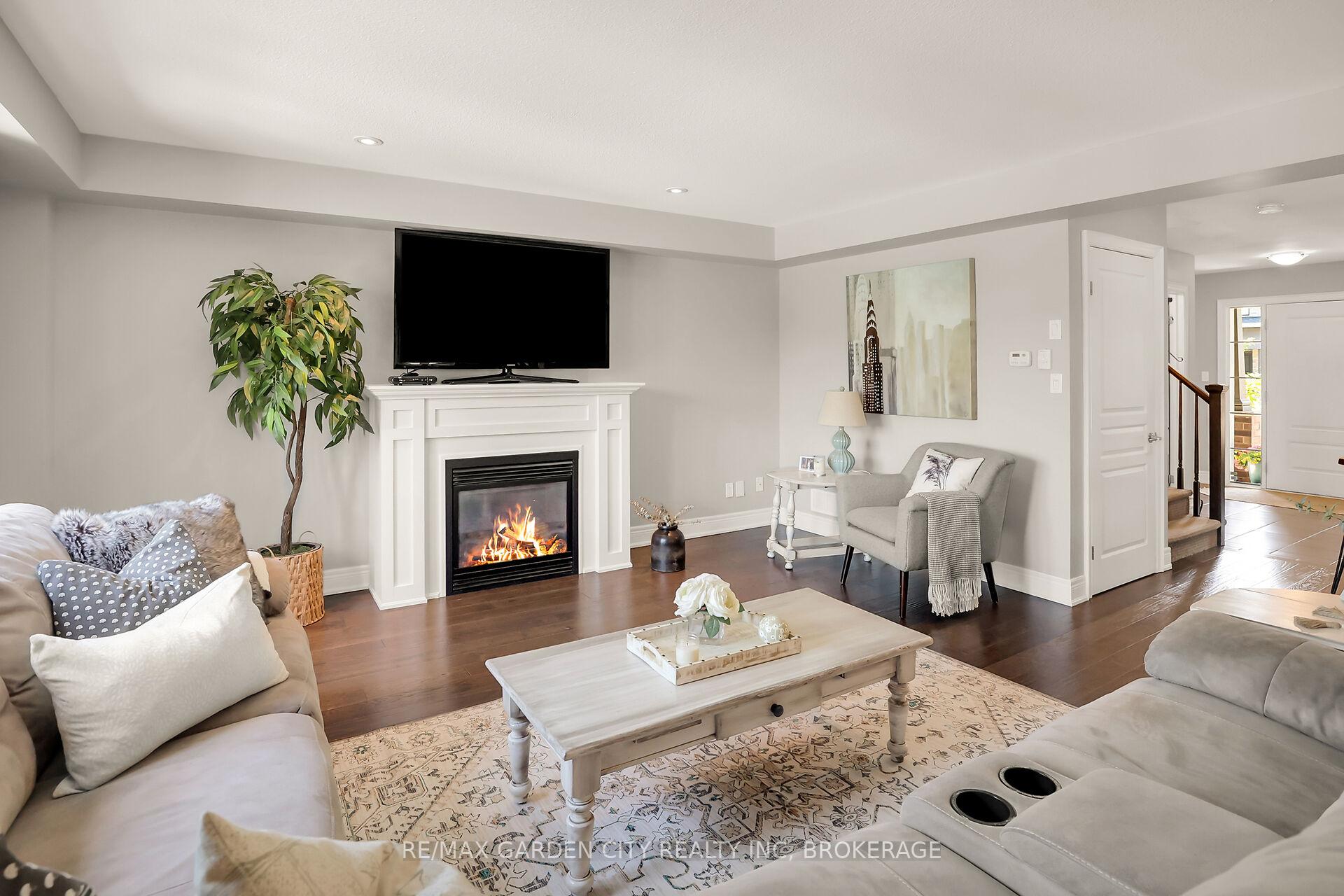 Photo 16 of 36 Silverwood Avenue, Welland, Coyle Creek — HOMEH