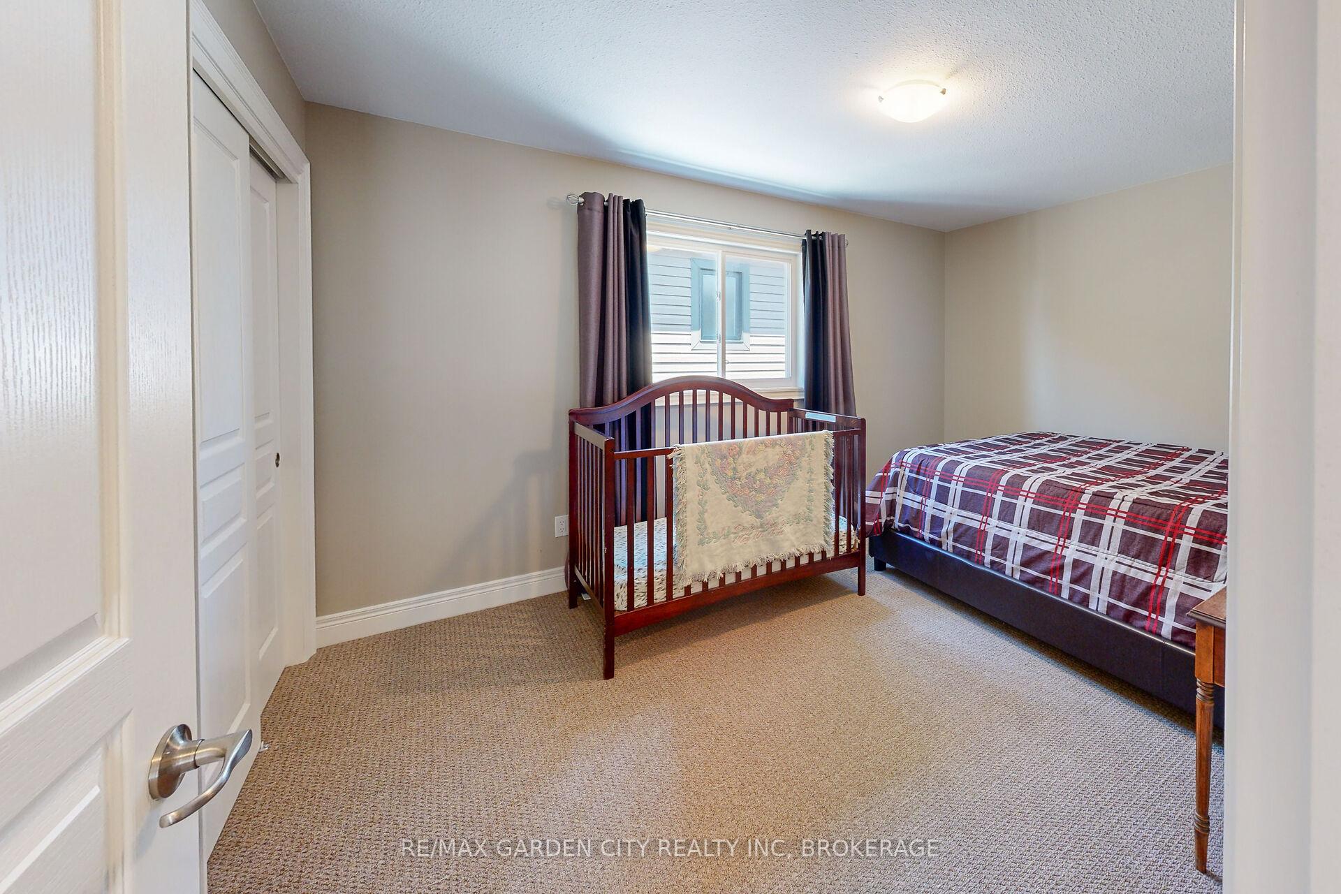 Photo 33 of 36 Silverwood Avenue, Welland, Coyle Creek — HOMEH