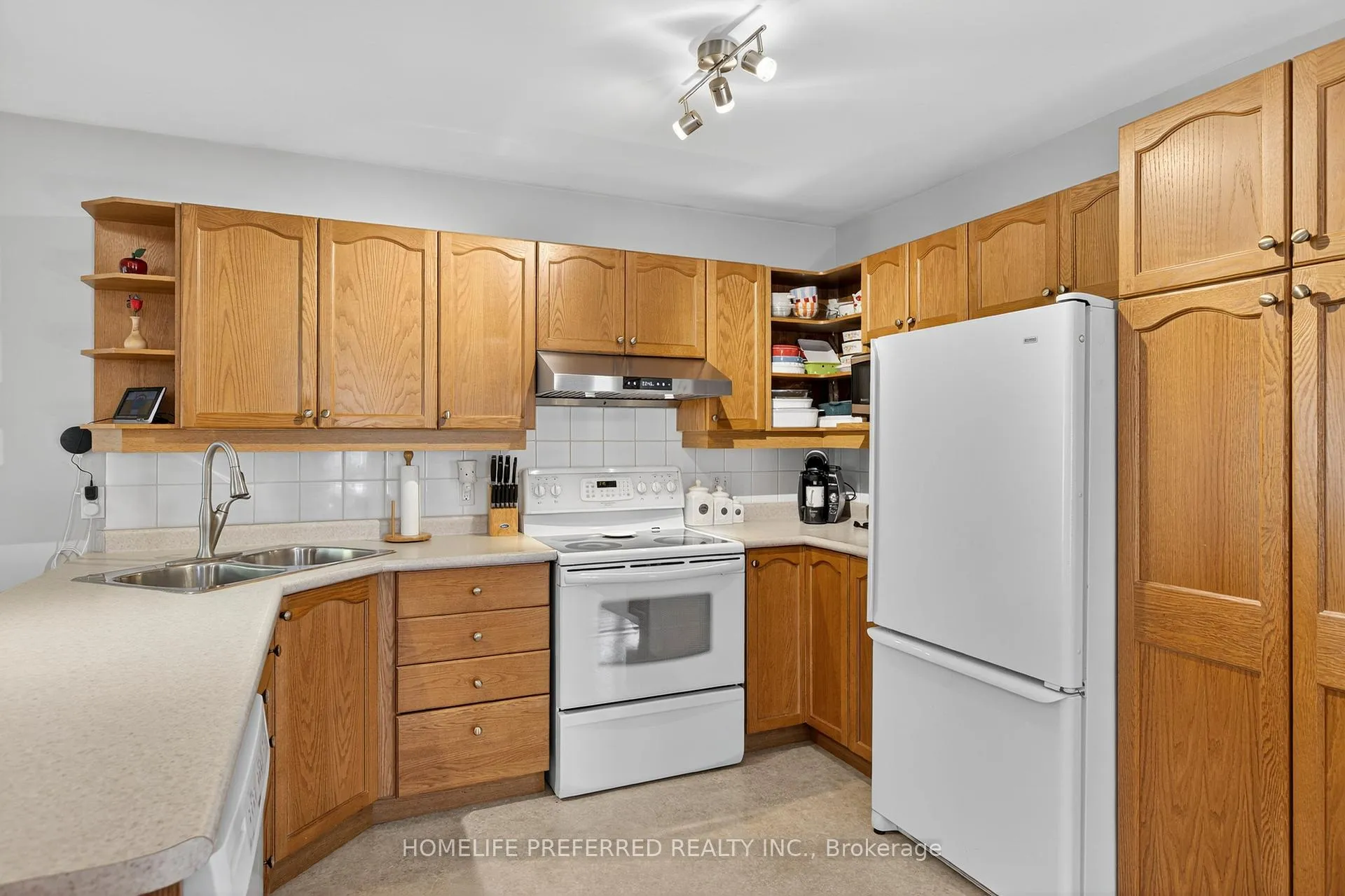 Photo 14 of 955 Ralphson Crescent, Peterborough, Otonabee Ward 1 — HOMEH