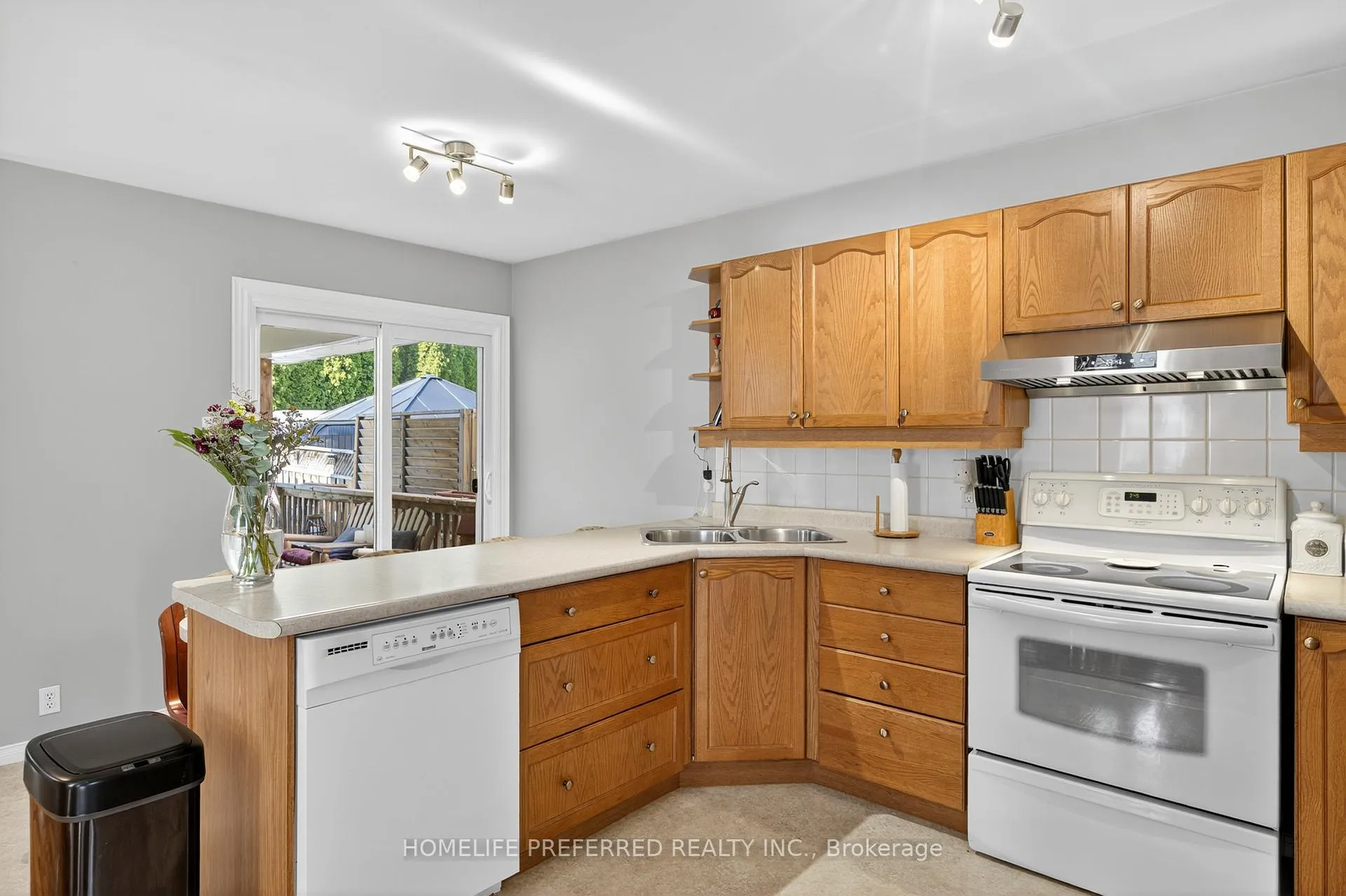 Photo 15 of 955 Ralphson Crescent, Peterborough, Otonabee Ward 1 — HOMEH