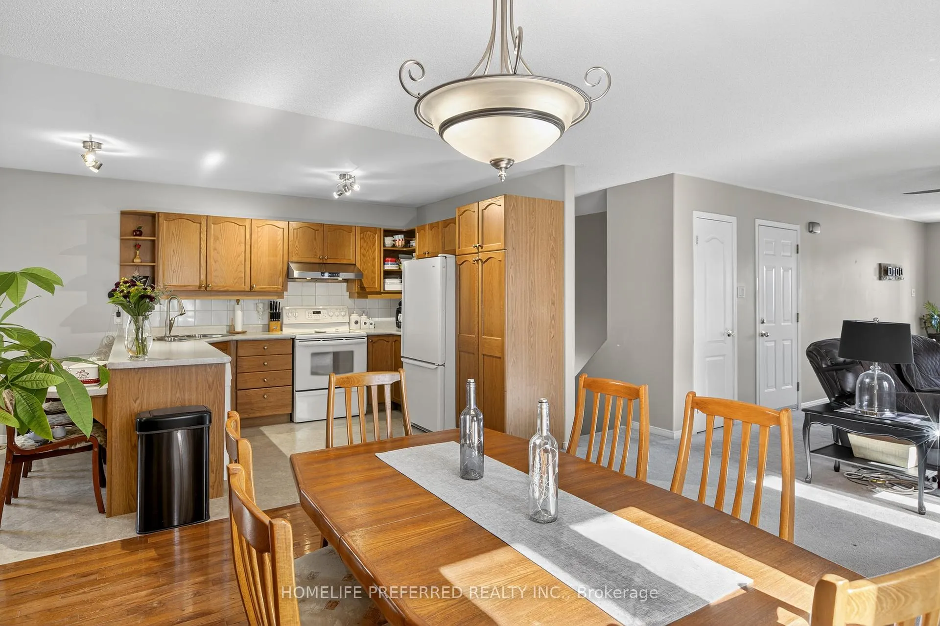 Photo 20 of 955 Ralphson Crescent, Peterborough, Otonabee Ward 1 — HOMEH