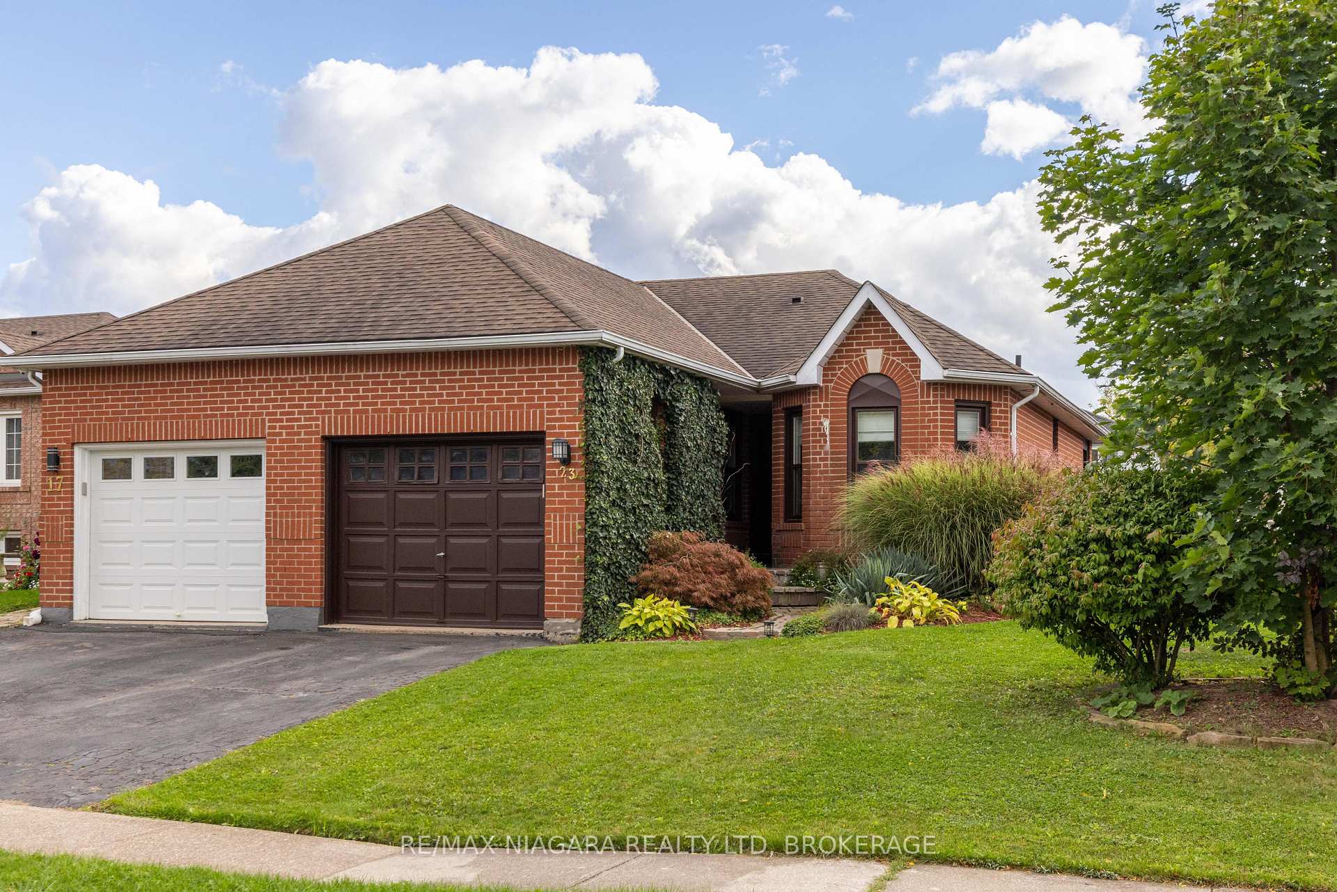 Photo 1 of 23 Jackson Court W, Welland, N. Welland — HOMEH