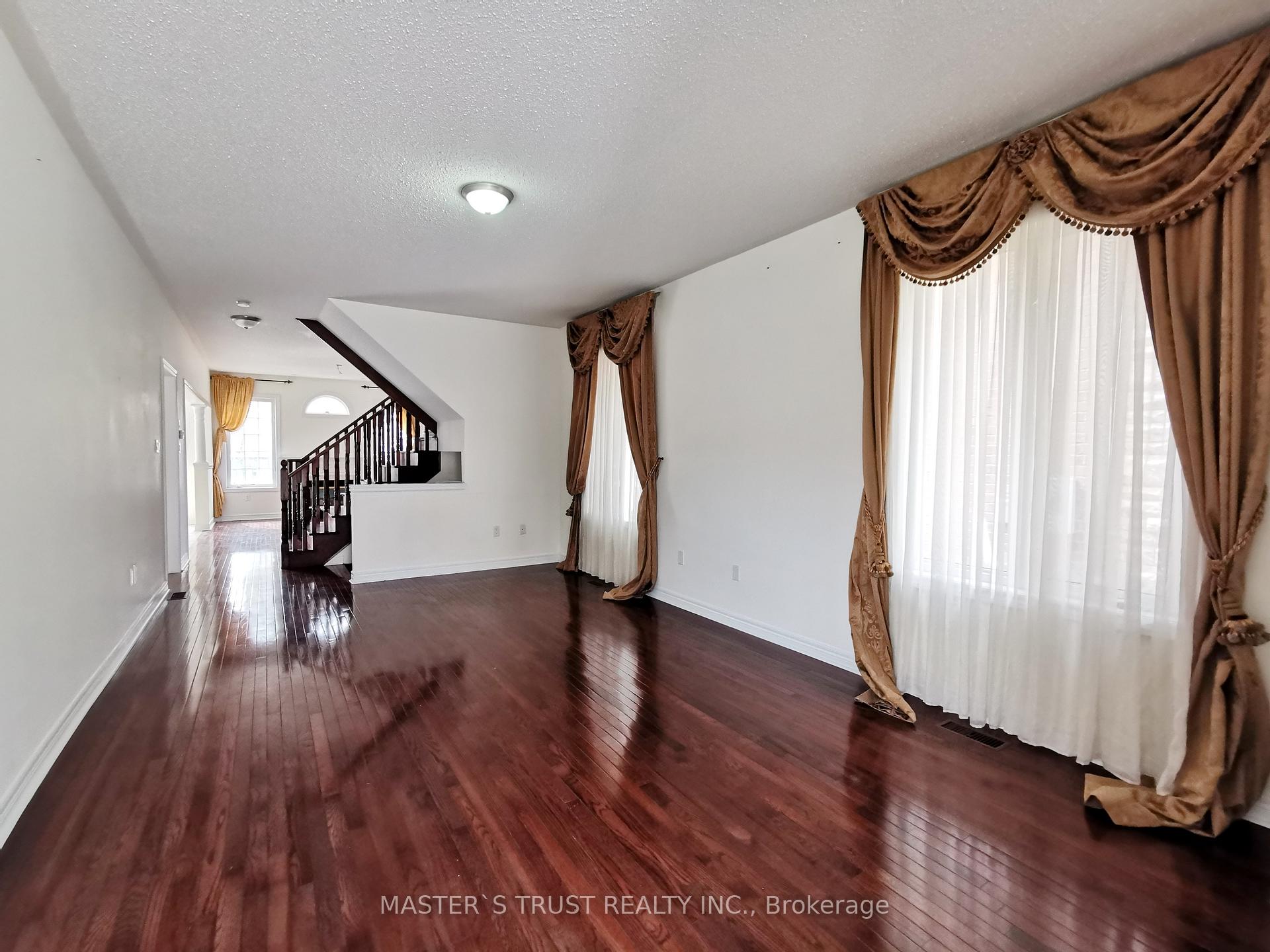 Photo 5 of 47 Mosswood Road, Vaughan, Patterson — HOMEH