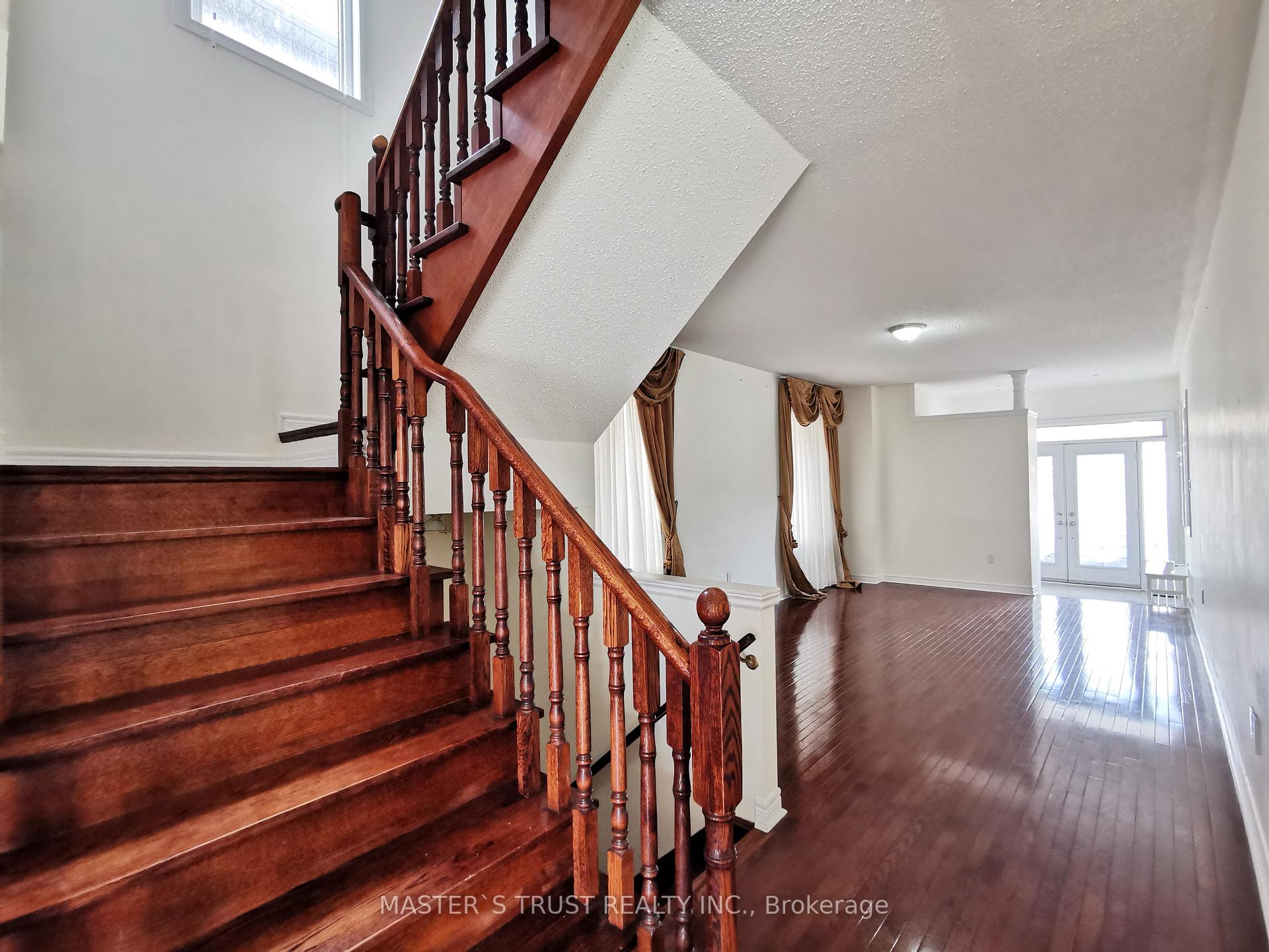 Photo 7 of 47 Mosswood Road, Vaughan, Patterson — HOMEH