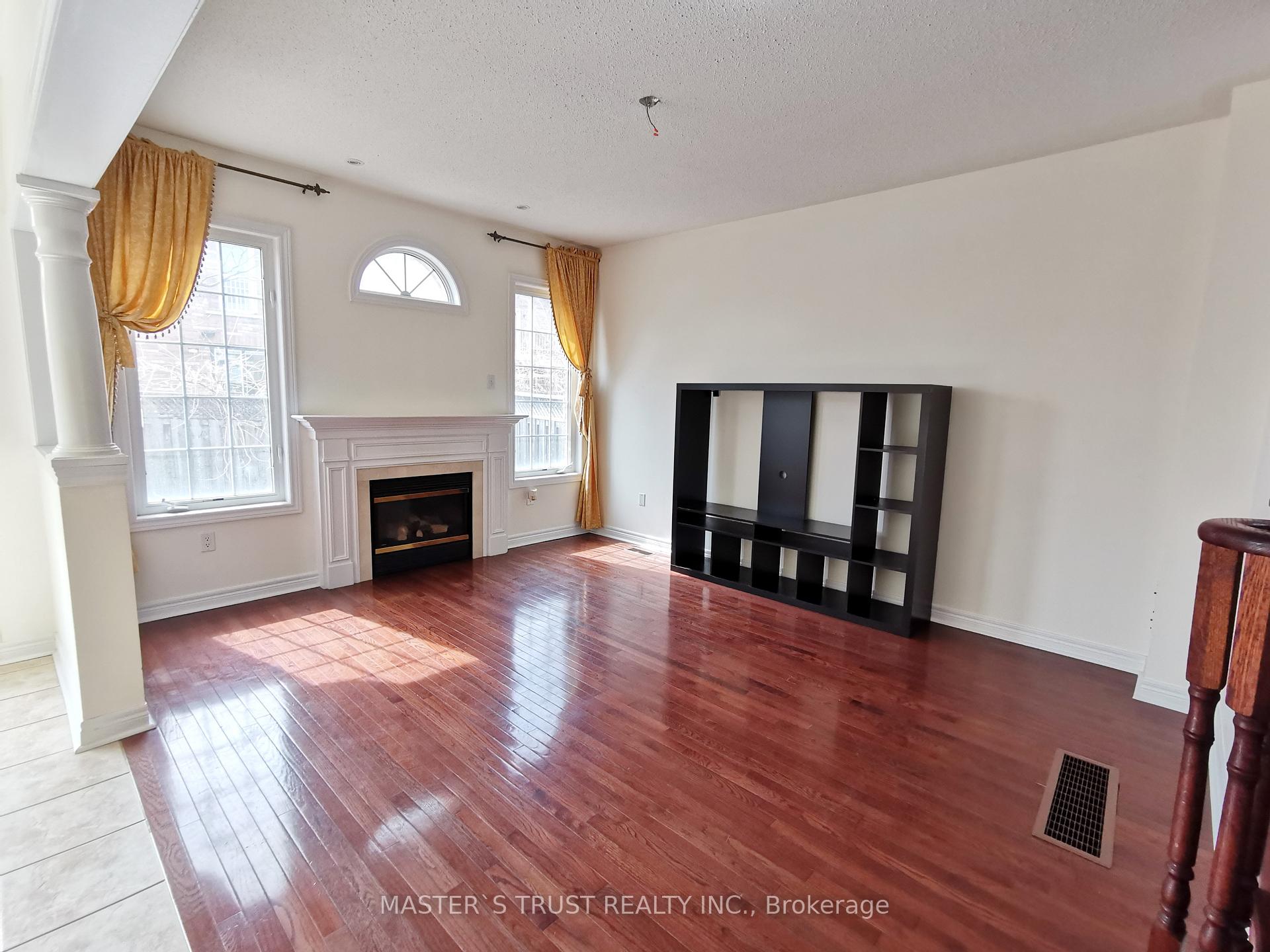 Photo 8 of 47 Mosswood Road, Vaughan, Patterson — HOMEH