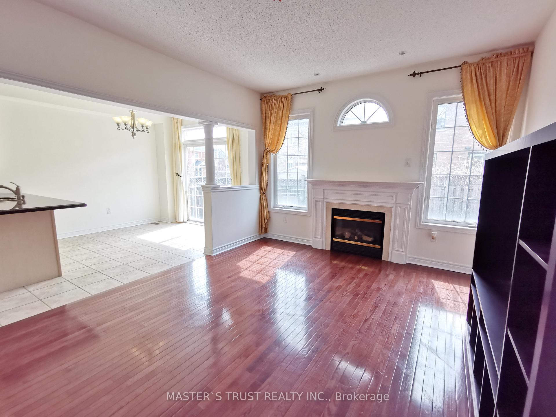 Photo 9 of 47 Mosswood Road, Vaughan, Patterson — HOMEH