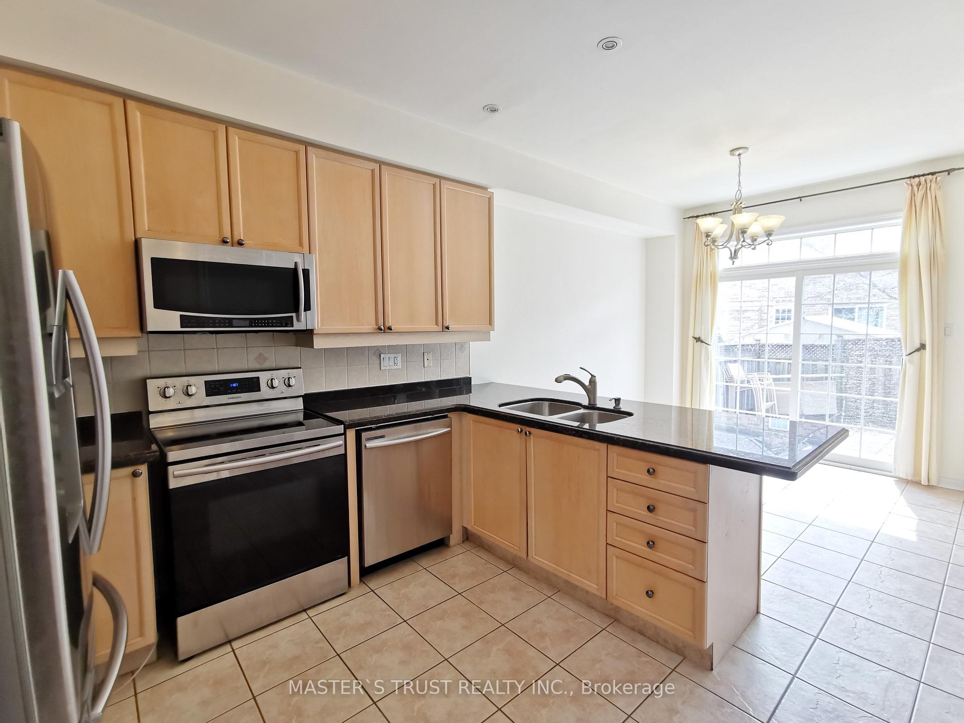Photo 11 of 47 Mosswood Road, Vaughan, Patterson — HOMEH