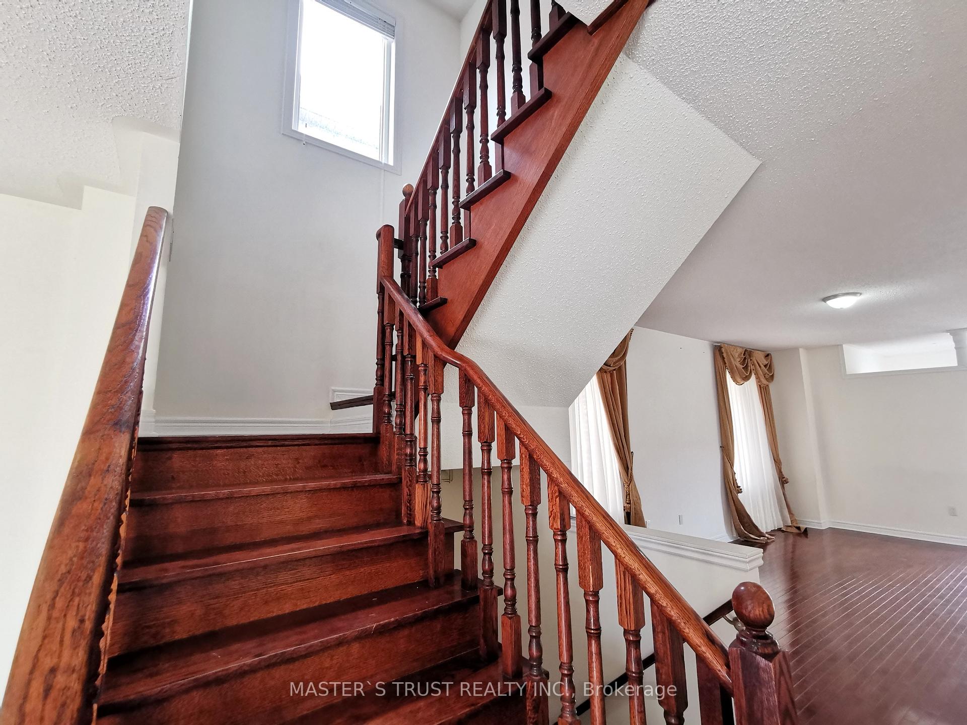Photo 16 of 47 Mosswood Road, Vaughan, Patterson — HOMEH