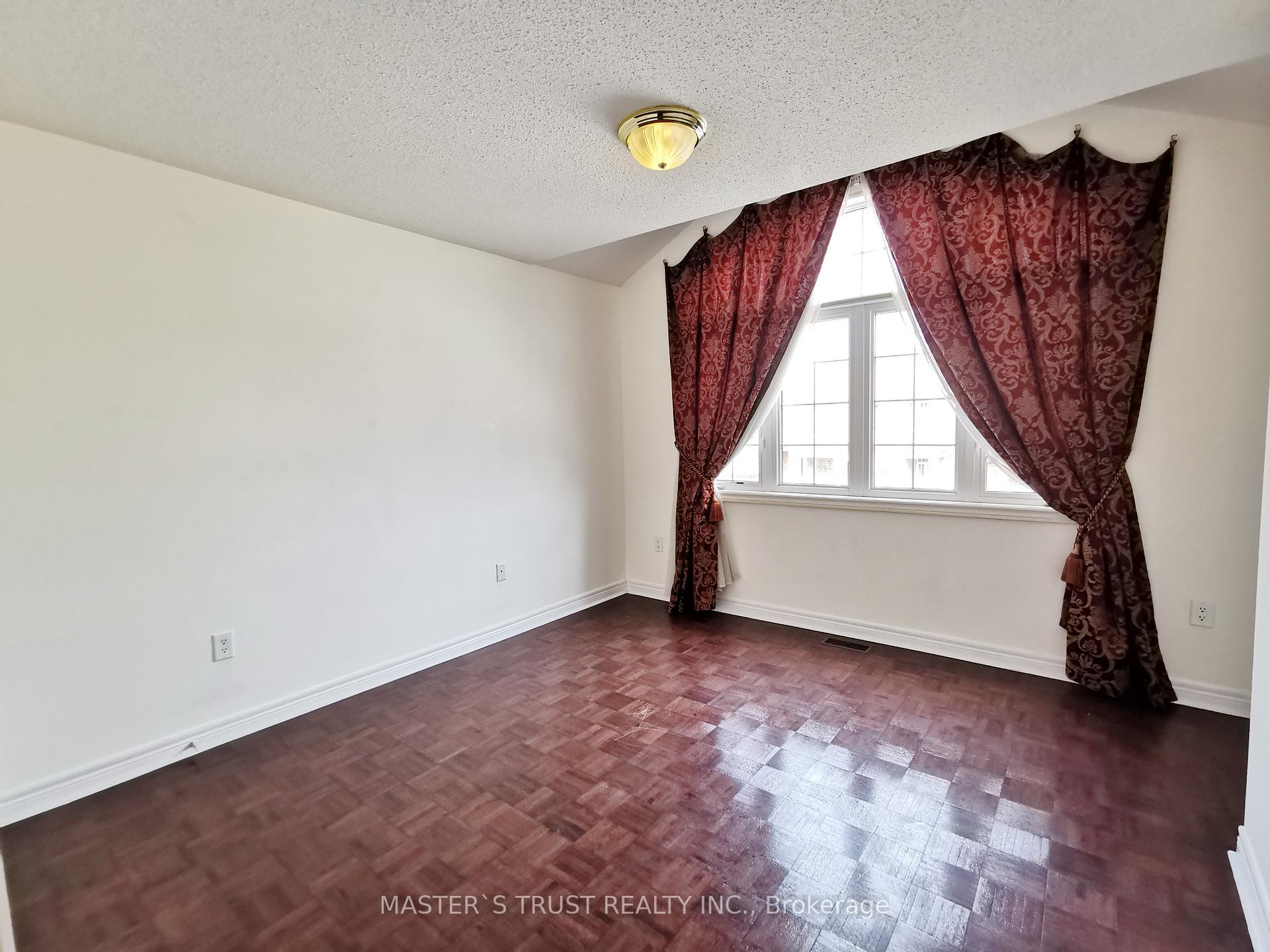 Photo 28 of 47 Mosswood Road, Vaughan, Patterson — HOMEH