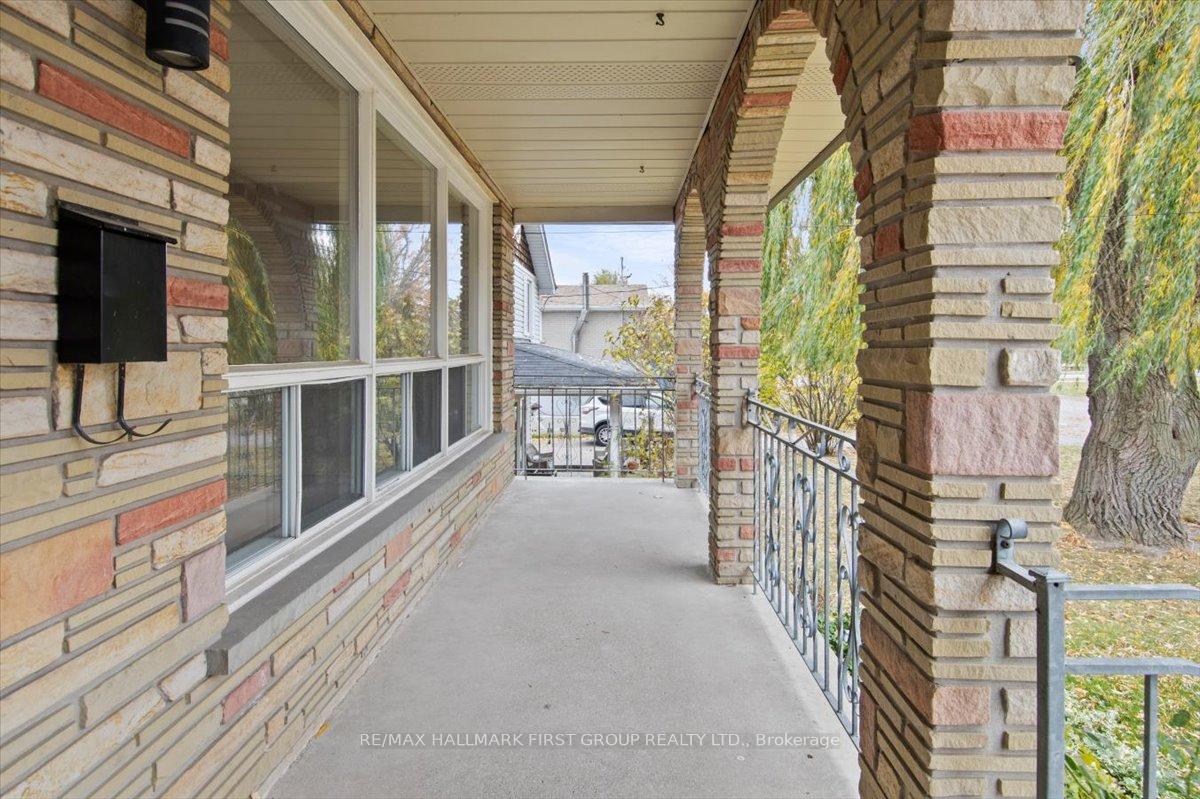 Photo 2 of 733 Victory Drive, Pickering, West Shore — HOMEH