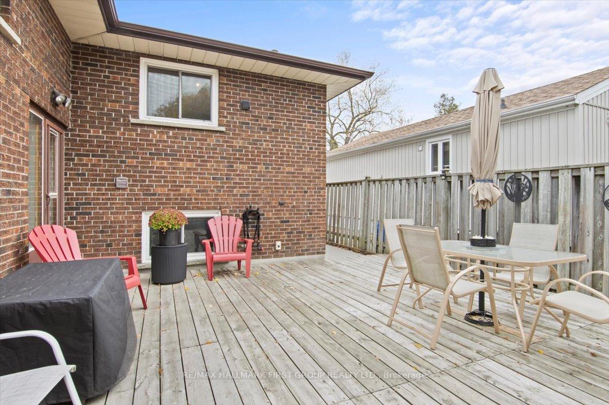 Photo 4 of 733 Victory Drive, Pickering, West Shore — HOMEH
