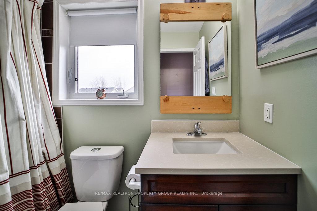 Photo 12 of 950 Taggart Crescent, Oshawa, Pinecrest — HOMEH