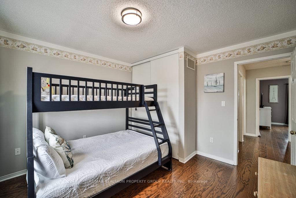 Photo 15 of 950 Taggart Crescent, Oshawa, Pinecrest — HOMEH