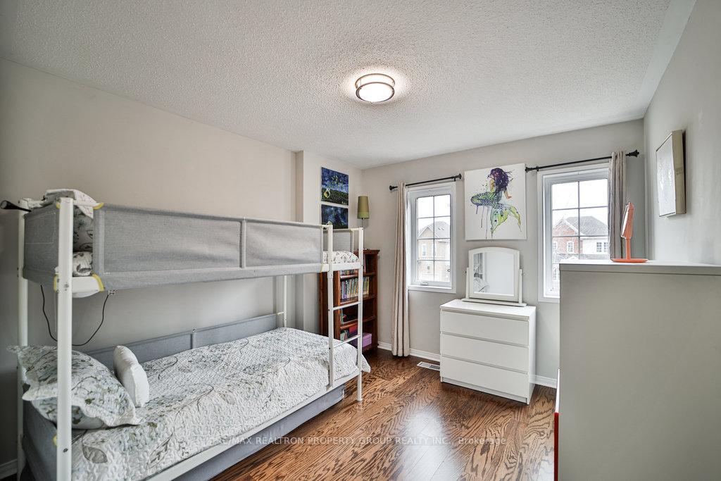 Photo 16 of 950 Taggart Crescent, Oshawa, Pinecrest — HOMEH