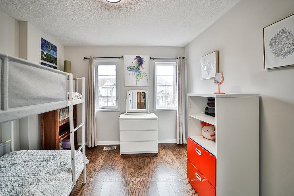Photo 17 of 950 Taggart Crescent, Oshawa, Pinecrest — HOMEH