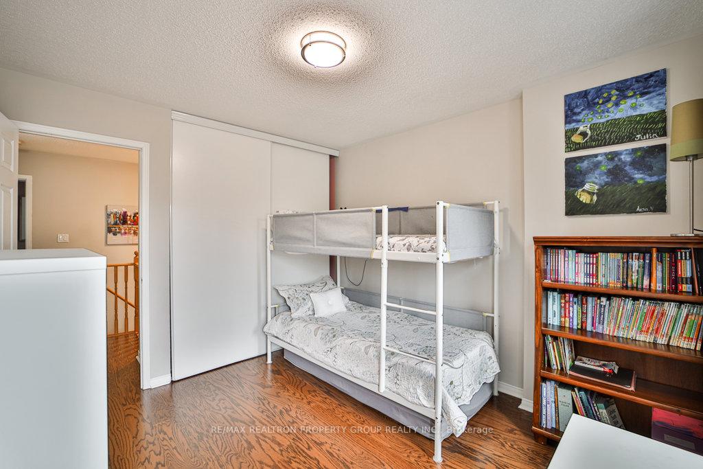Photo 18 of 950 Taggart Crescent, Oshawa, Pinecrest — HOMEH