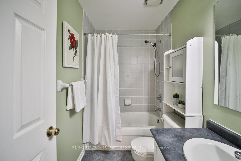 Photo 19 of 950 Taggart Crescent, Oshawa, Pinecrest — HOMEH