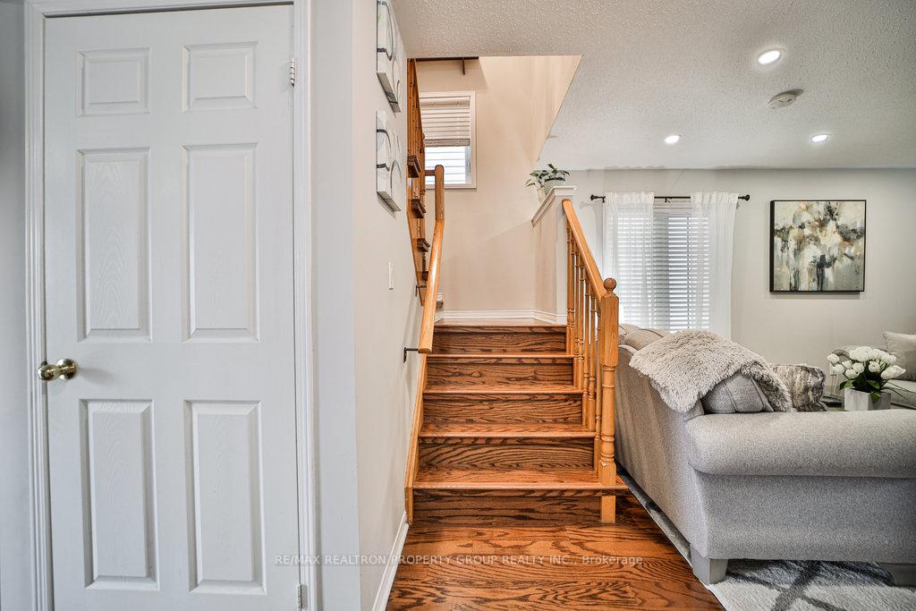 Photo 21 of 950 Taggart Crescent, Oshawa, Pinecrest — HOMEH