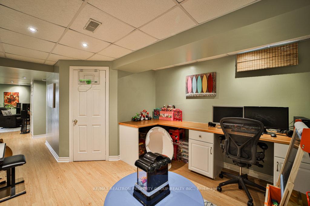 Photo 32 of 950 Taggart Crescent, Oshawa, Pinecrest — HOMEH