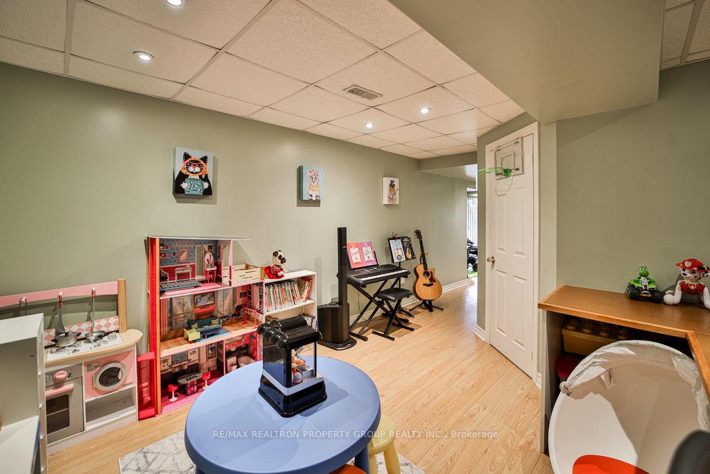 Photo 33 of 950 Taggart Crescent, Oshawa, Pinecrest — HOMEH
