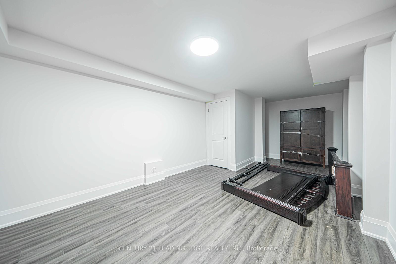 Photo 16 of 523 Kleinburg Summit Way, Vaughan, Kleinburg — HOMEH