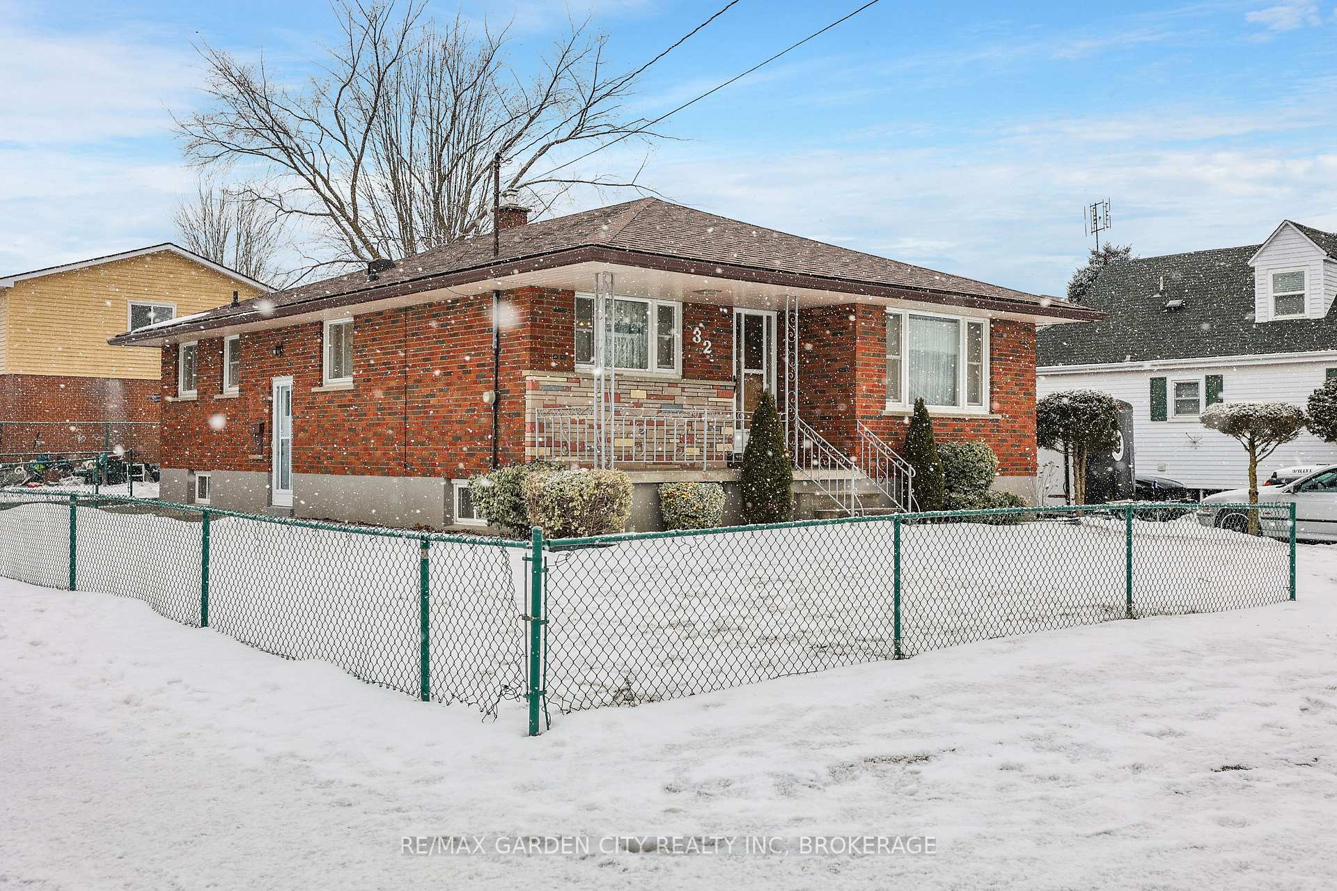 Photo 2 of 32 Sauer Avenue, Welland, Lincoln/Crowland — HOMEH
