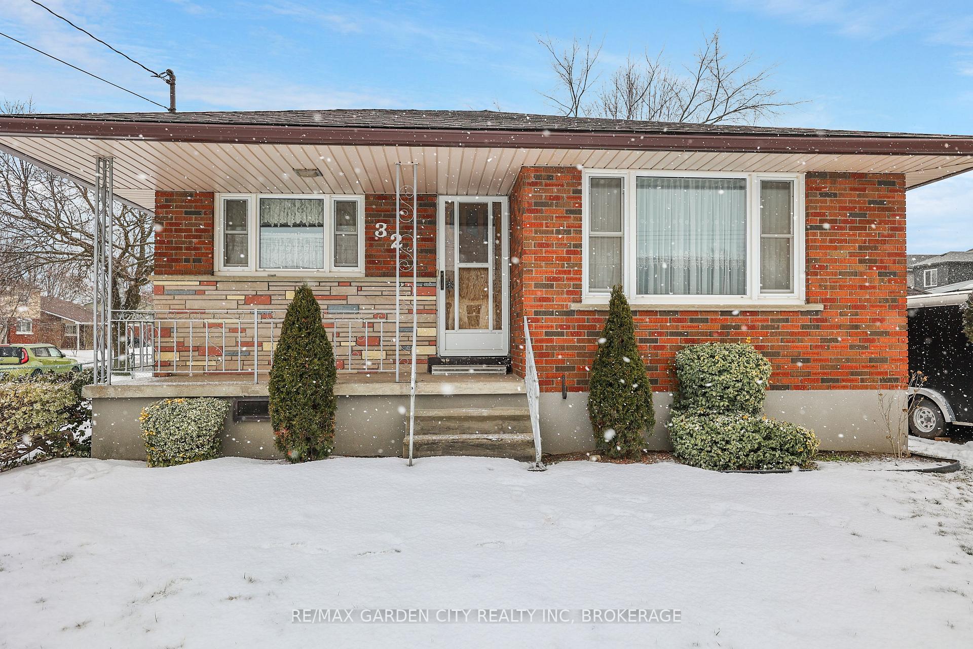 Photo 3 of 32 Sauer Avenue, Welland, Lincoln/Crowland — HOMEH