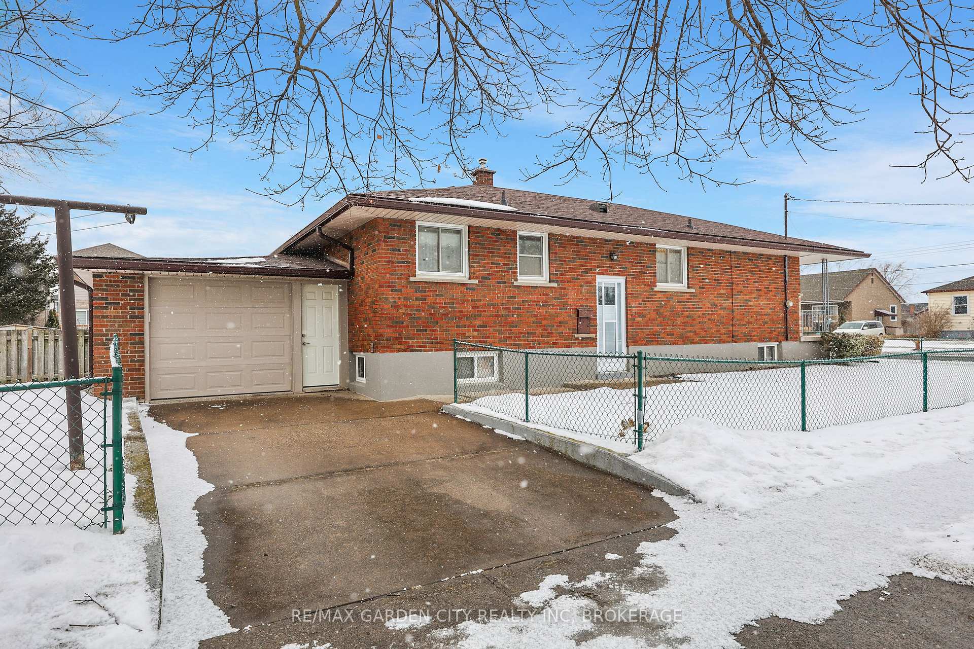 Photo 5 of 32 Sauer Avenue, Welland, Lincoln/Crowland — HOMEH