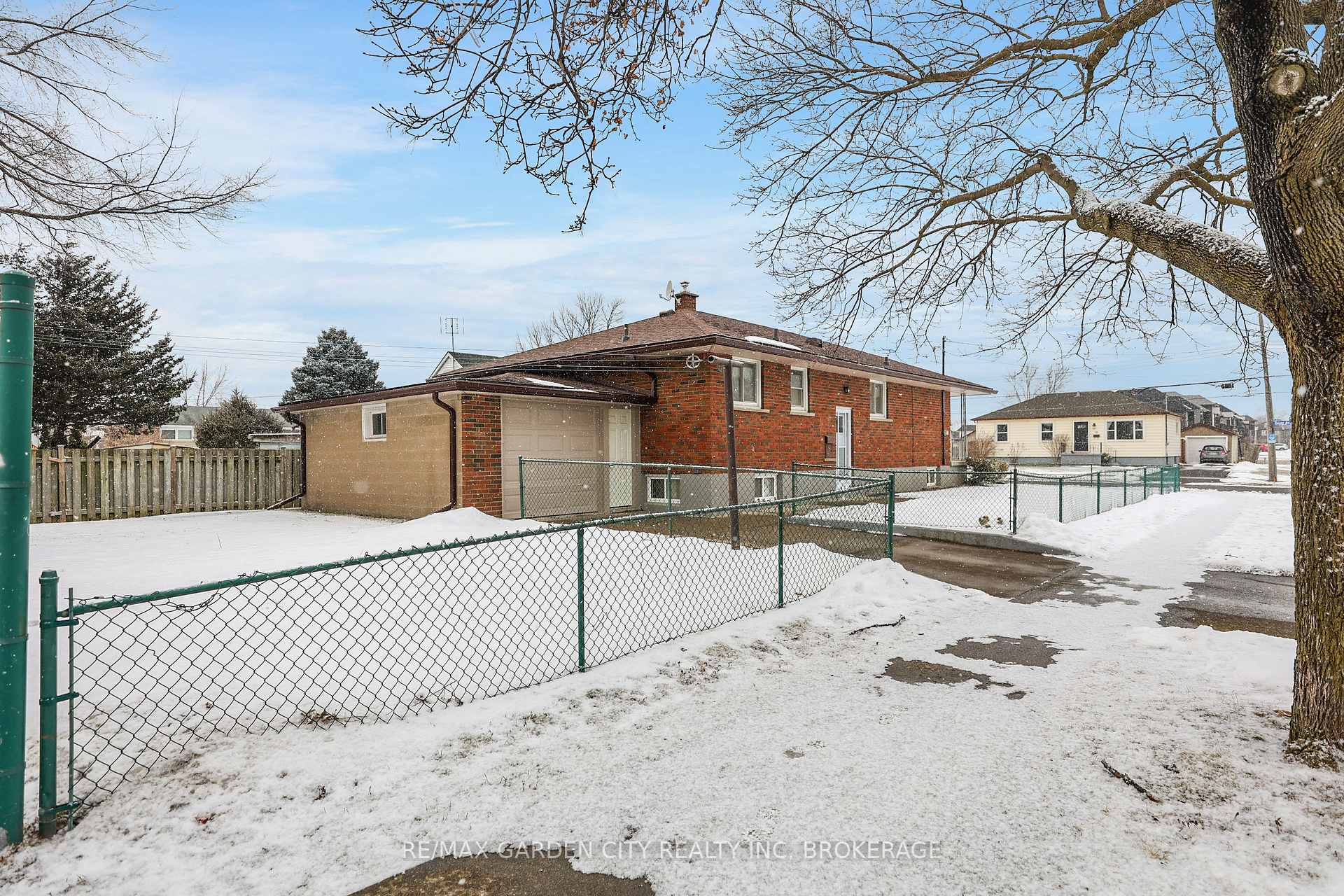 Photo 6 of 32 Sauer Avenue, Welland, Lincoln/Crowland — HOMEH