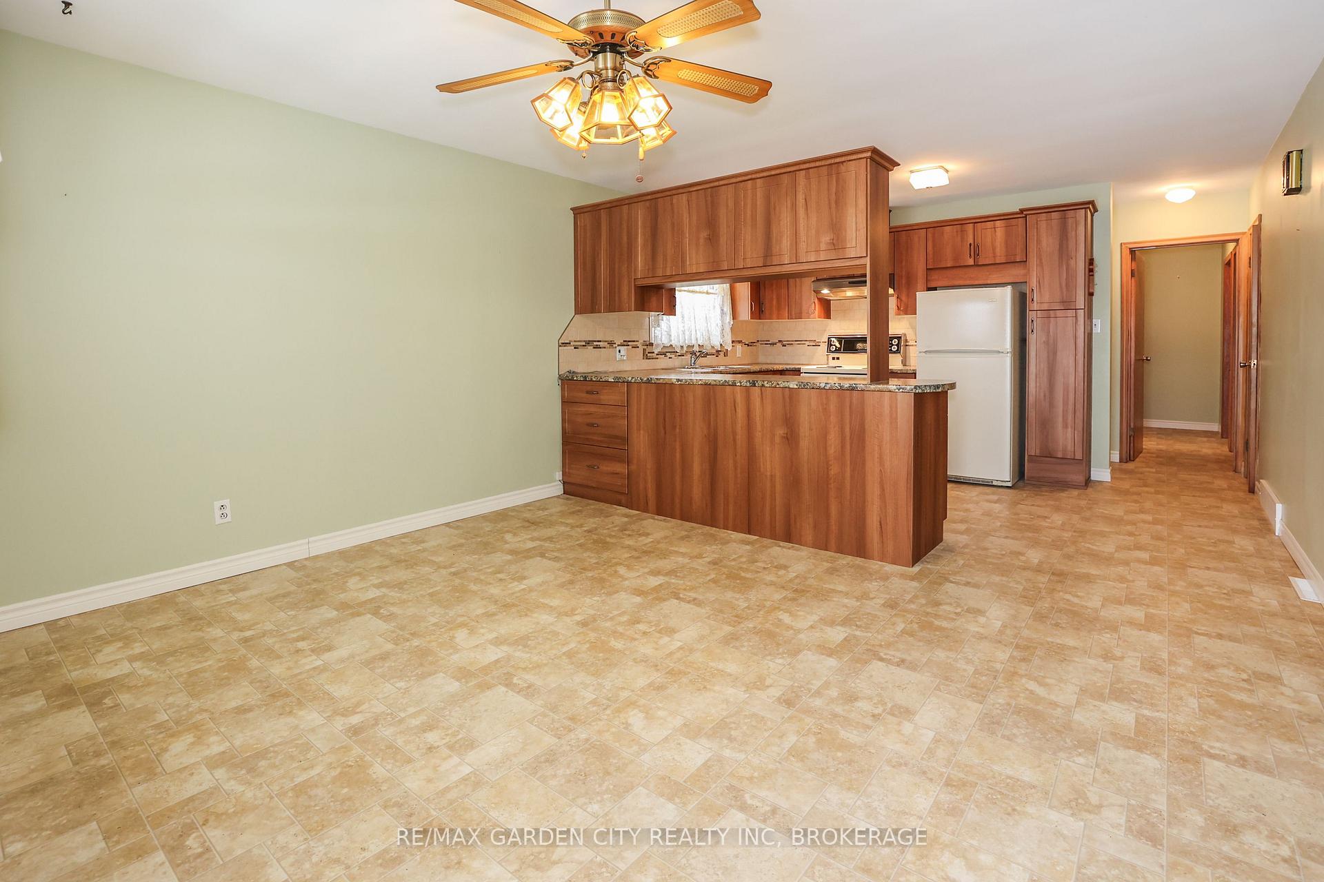 Photo 8 of 32 Sauer Avenue, Welland, Lincoln/Crowland — HOMEH