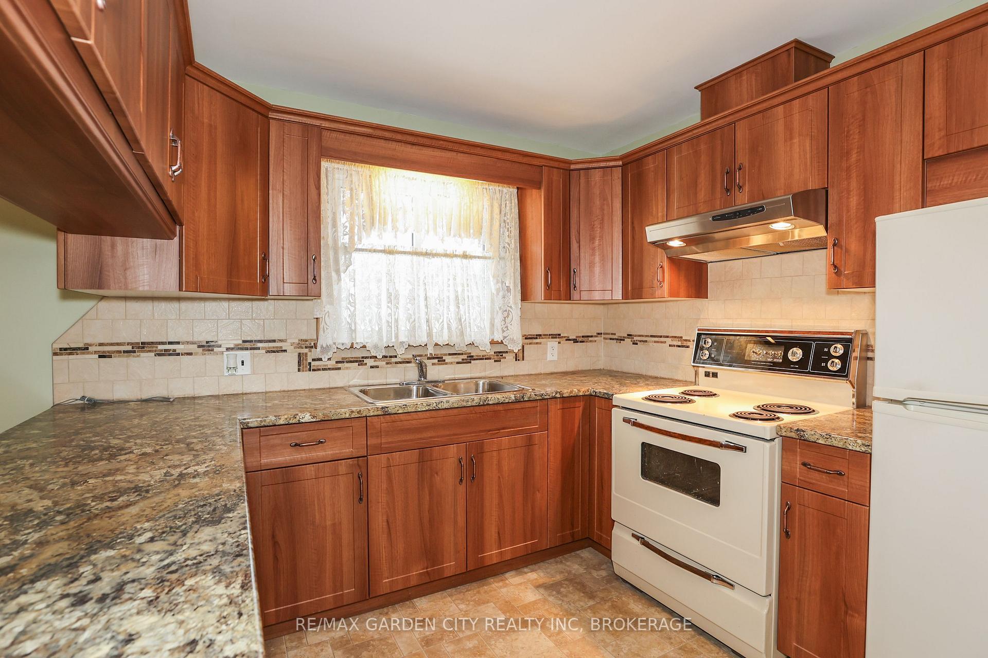 Photo 11 of 32 Sauer Avenue, Welland, Lincoln/Crowland — HOMEH