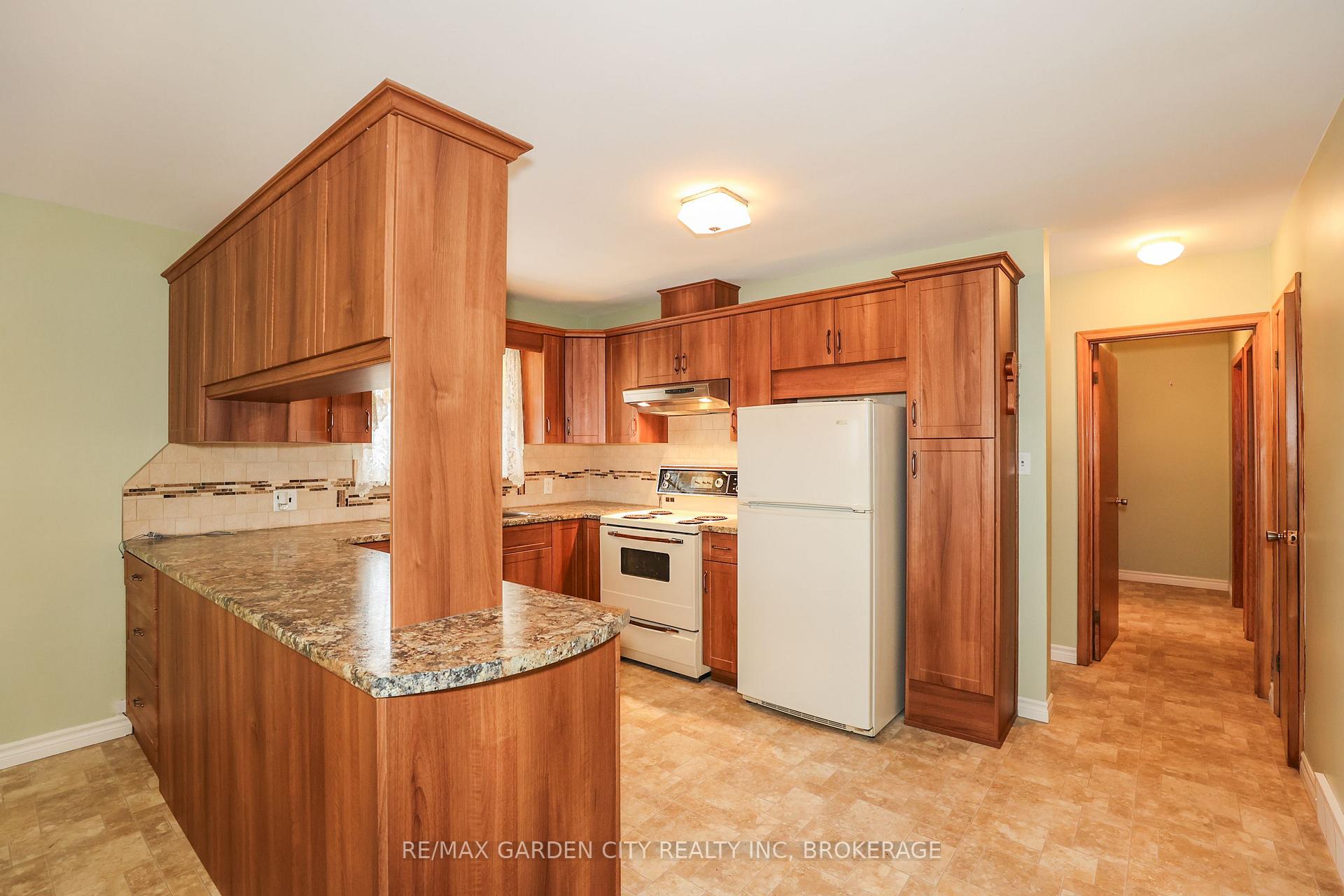 Photo 12 of 32 Sauer Avenue, Welland, Lincoln/Crowland — HOMEH