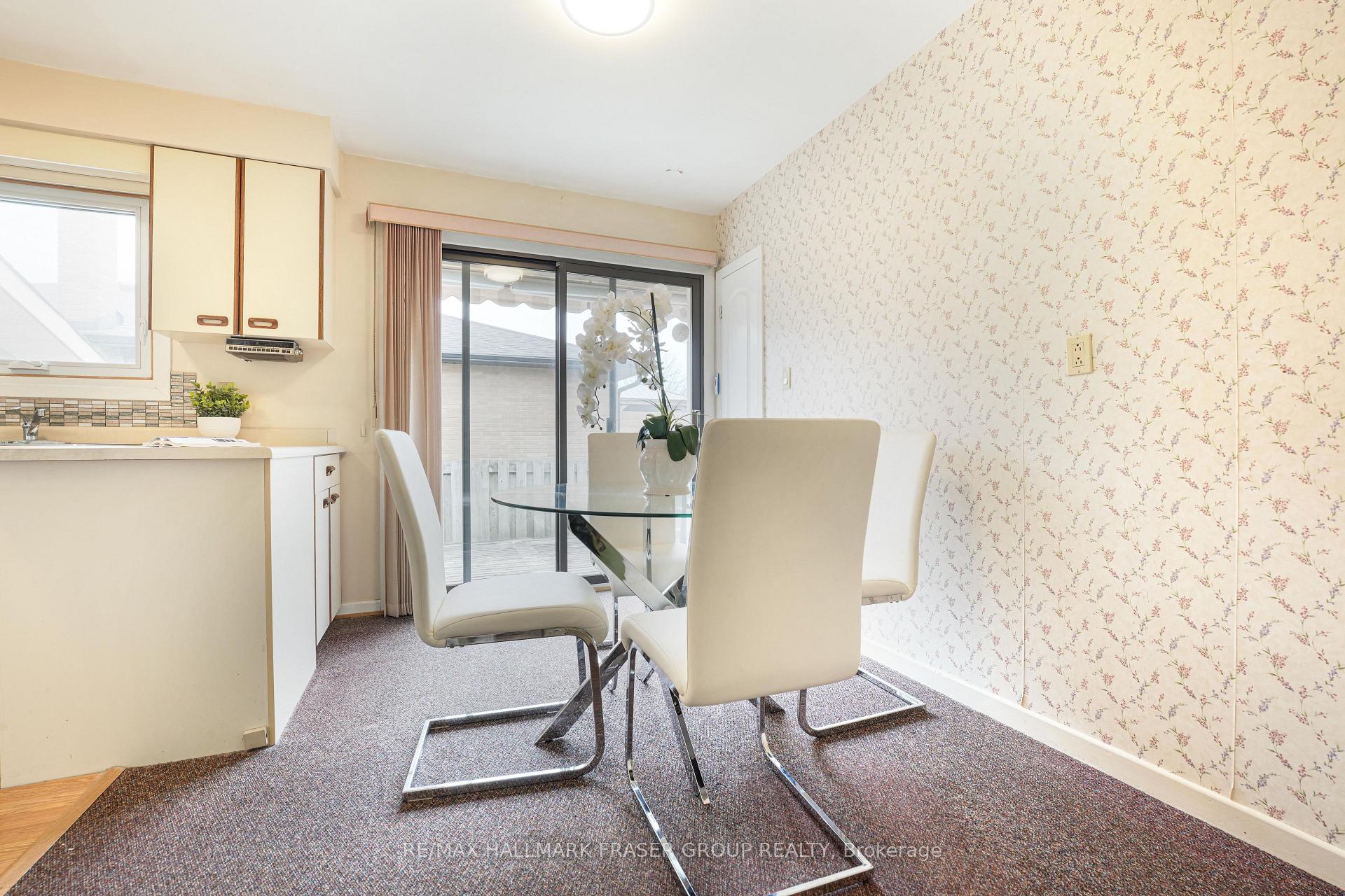 Photo 10 of 1014 Walton Boulevard, Whitby, Williamsburg — HOMEH