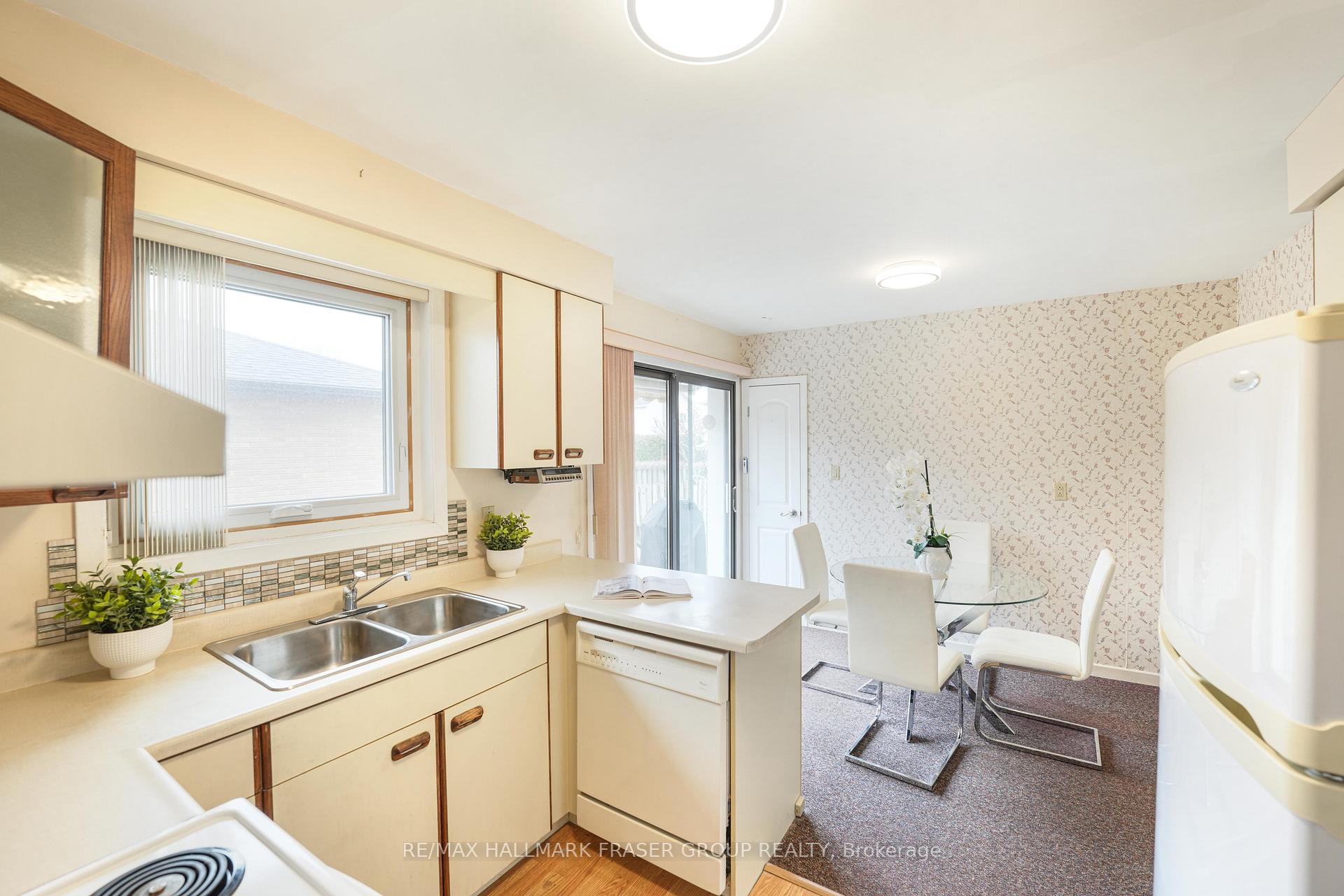 Photo 11 of 1014 Walton Boulevard, Whitby, Williamsburg — HOMEH