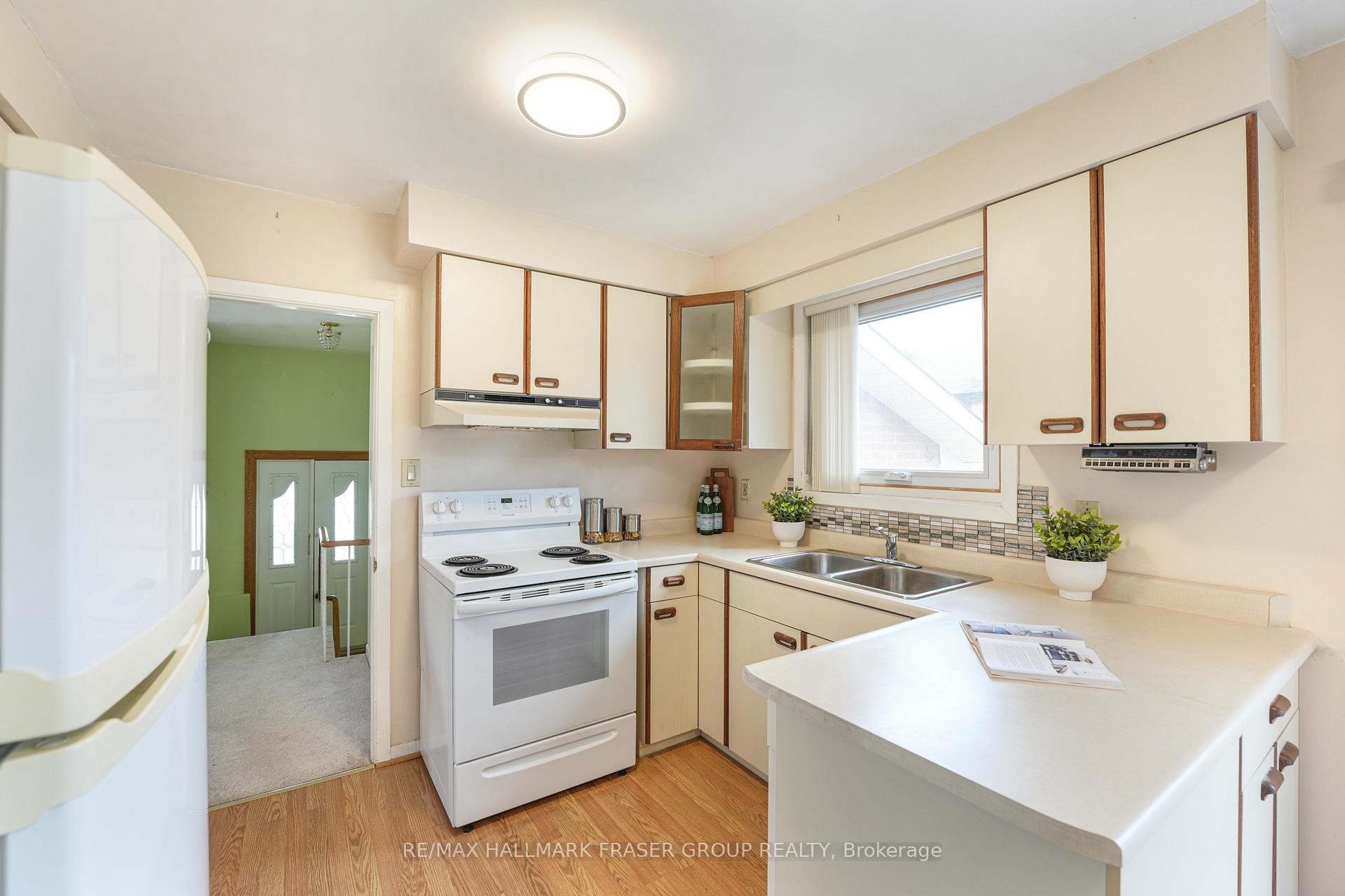 Photo 12 of 1014 Walton Boulevard, Whitby, Williamsburg — HOMEH