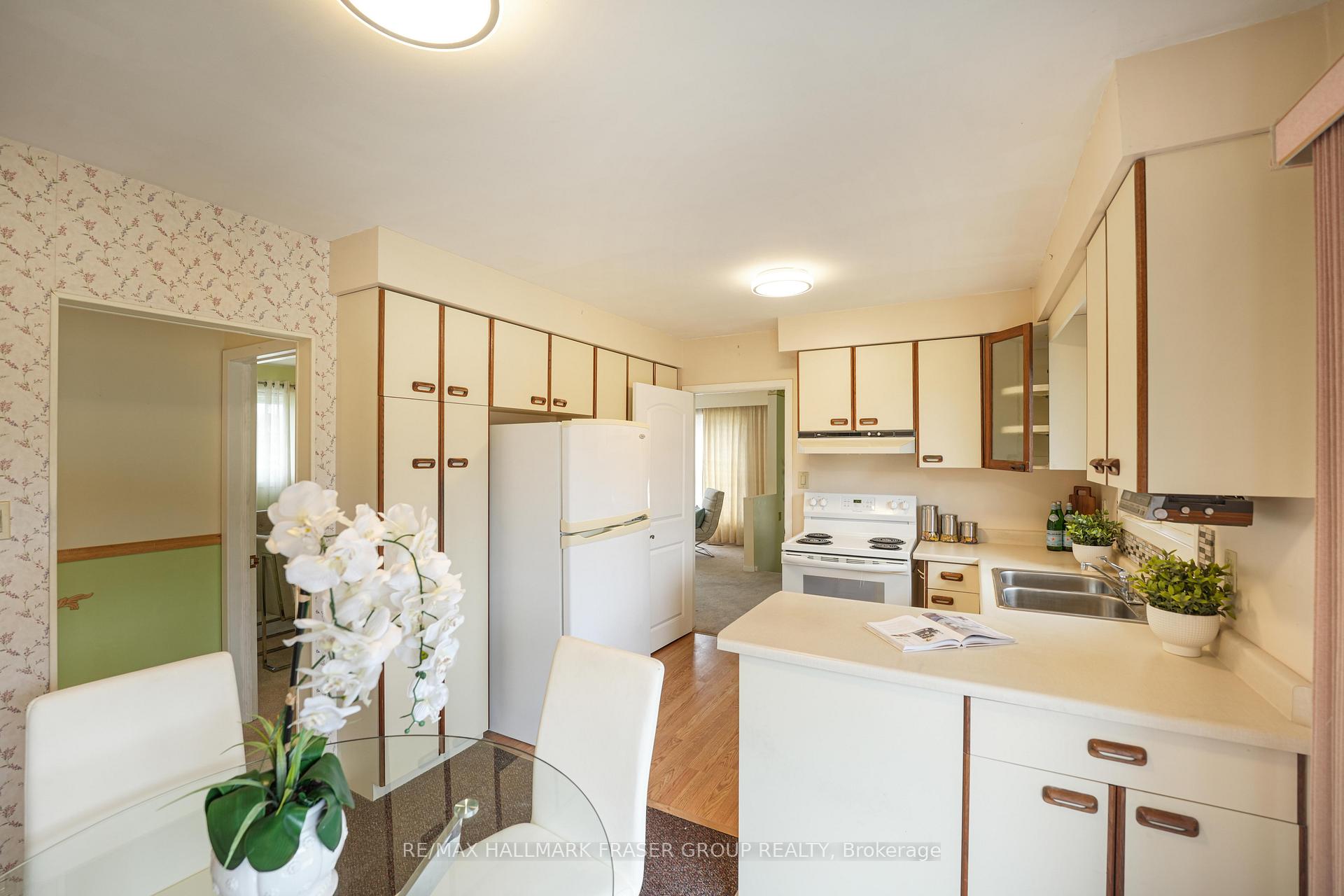 Photo 13 of 1014 Walton Boulevard, Whitby, Williamsburg — HOMEH