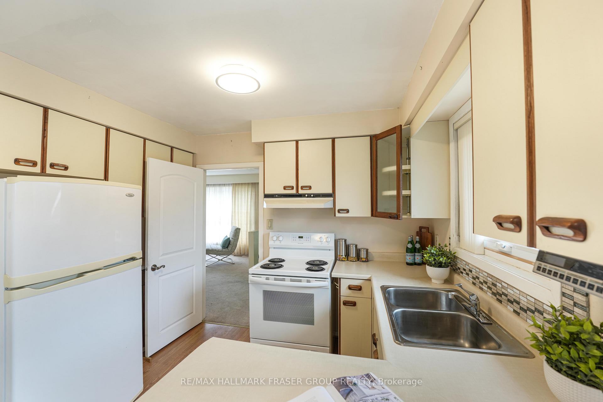 Photo 14 of 1014 Walton Boulevard, Whitby, Williamsburg — HOMEH