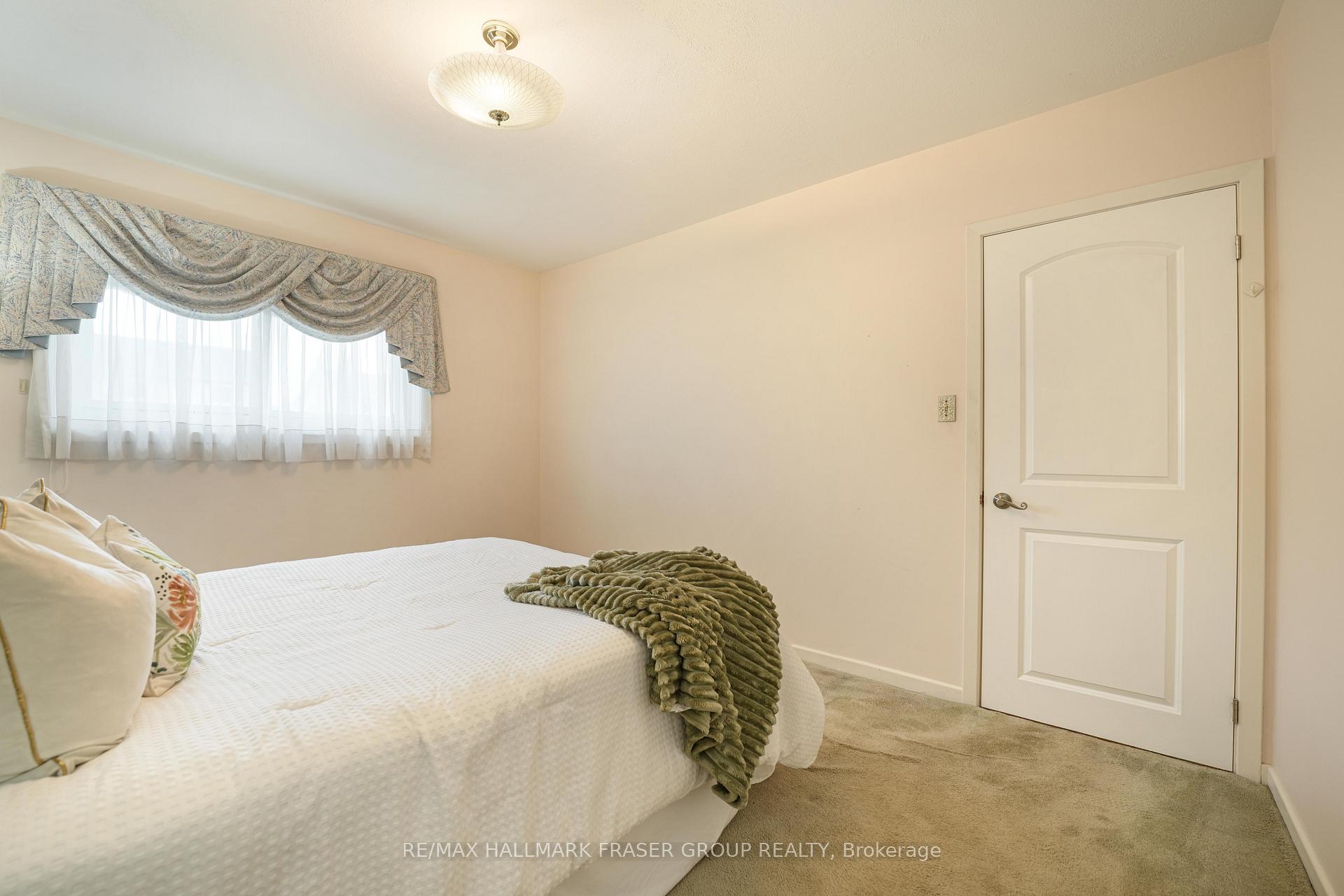 Photo 25 of 1014 Walton Boulevard, Whitby, Williamsburg — HOMEH