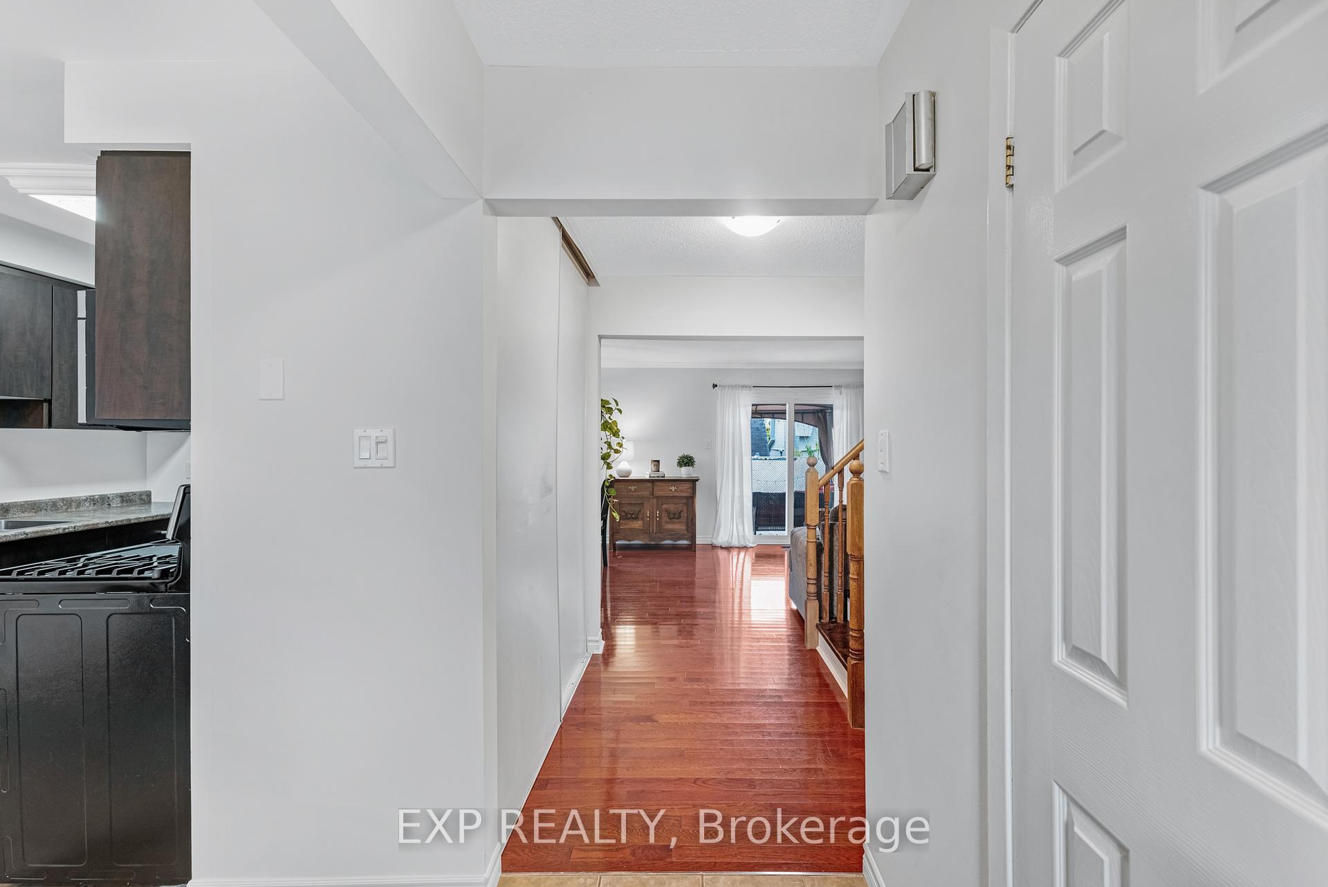 Photo 4 of 750 Cobblers Court, Pickering, Amberlea — HOMEH