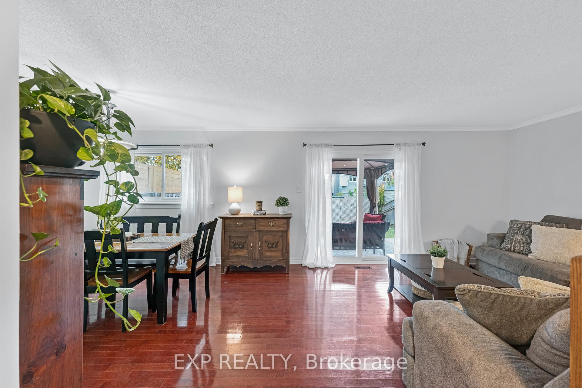 Photo 5 of 750 Cobblers Court, Pickering, Amberlea — HOMEH