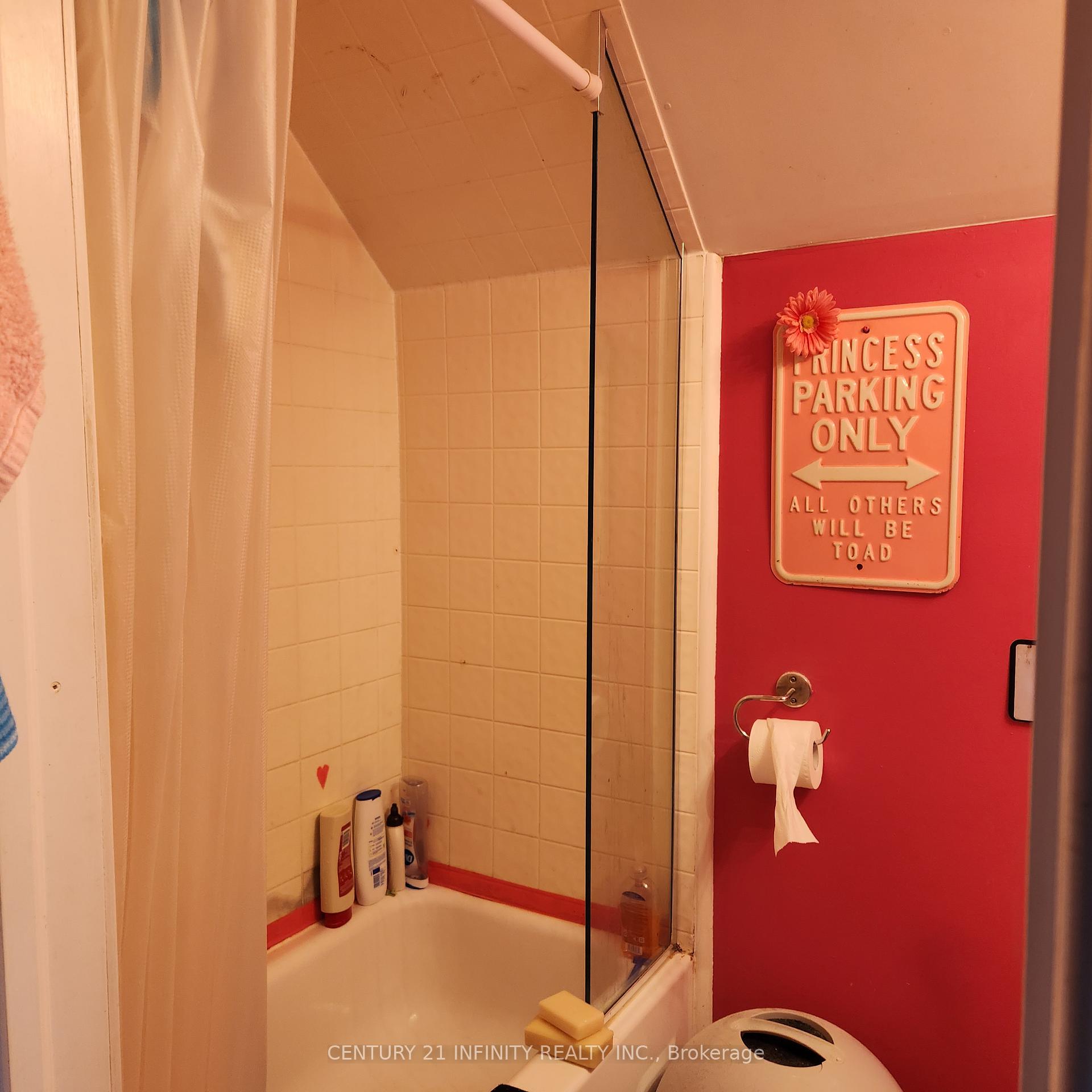 Photo 8 of Unit Upper, 121 Elgin Street E, Oshawa, O'Neill — HOMEH