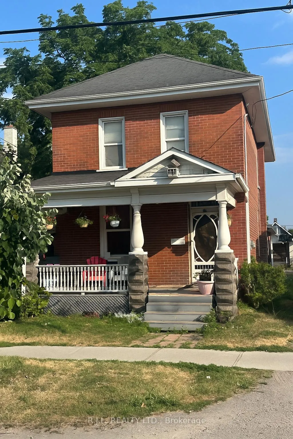 Front of 519 Sherbrooke Street