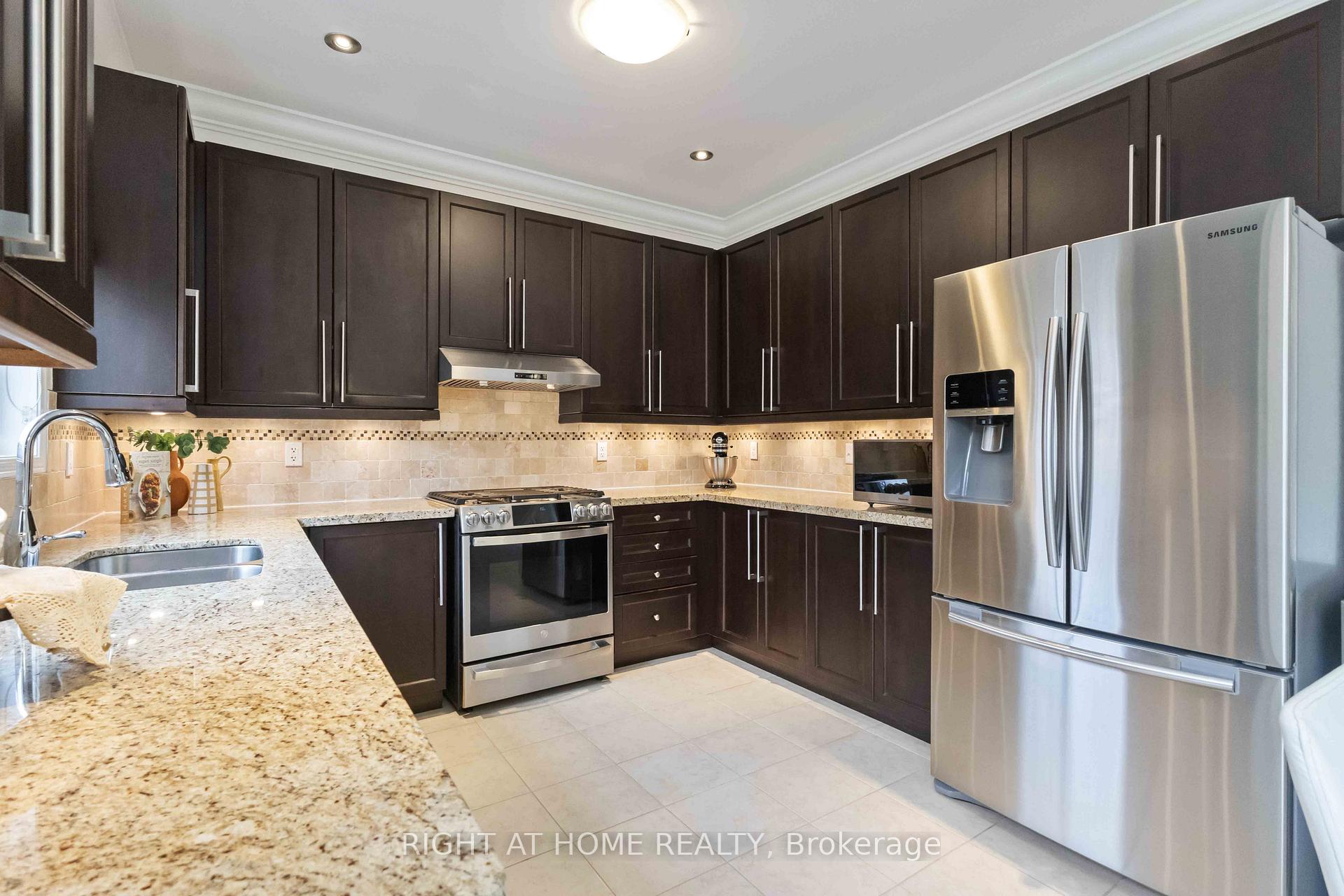 Photo 17 of 56 Northern Dancer Drive, Oshawa, Windfields — HOMEH