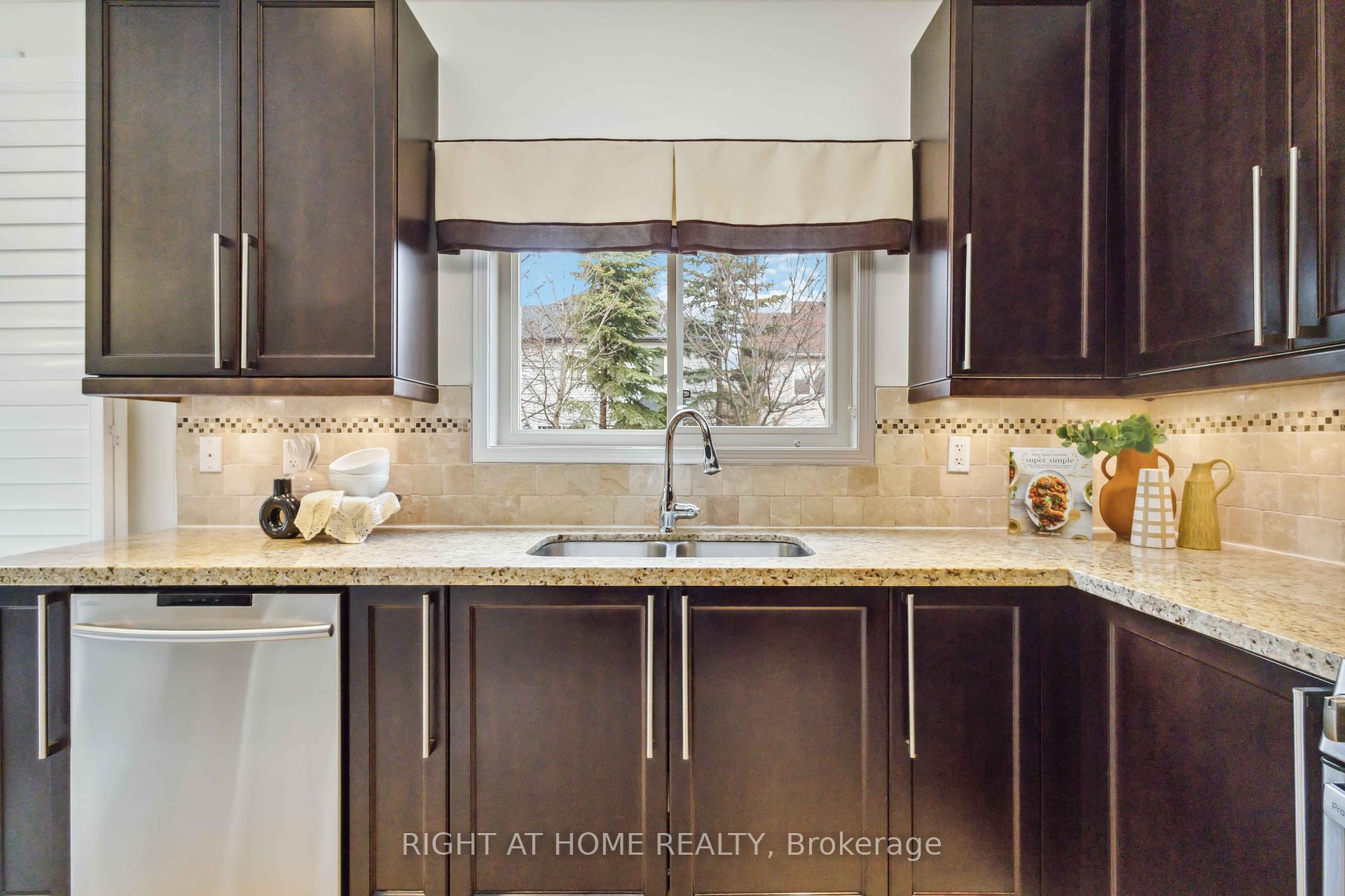 Photo 21 of 56 Northern Dancer Drive, Oshawa, Windfields — HOMEH