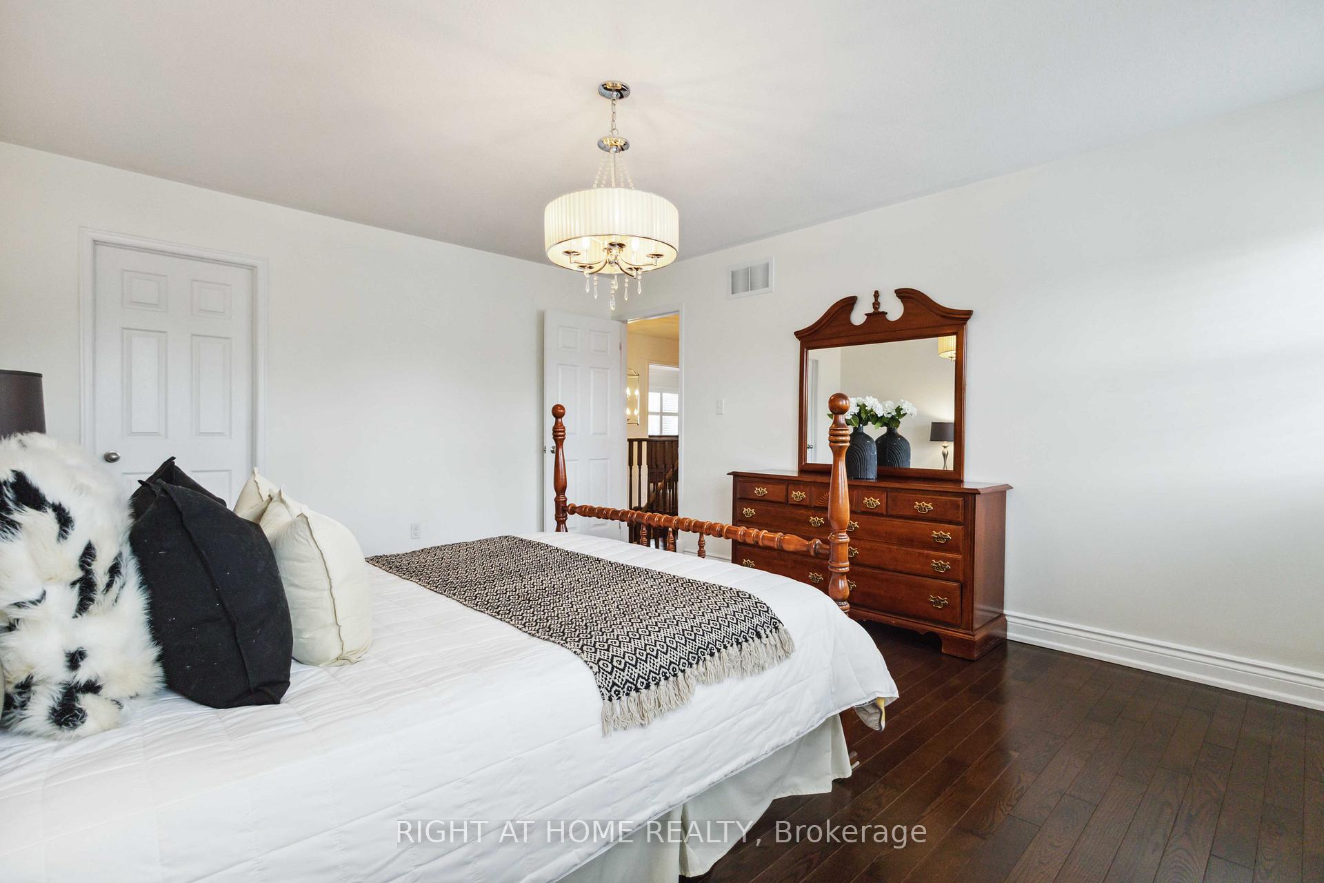 Photo 33 of 56 Northern Dancer Drive, Oshawa, Windfields — HOMEH