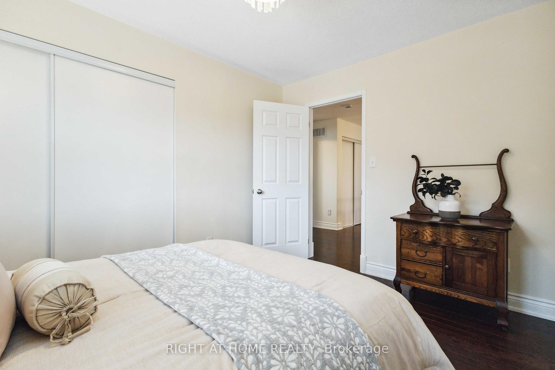 Photo 37 of 56 Northern Dancer Drive, Oshawa, Windfields — HOMEH