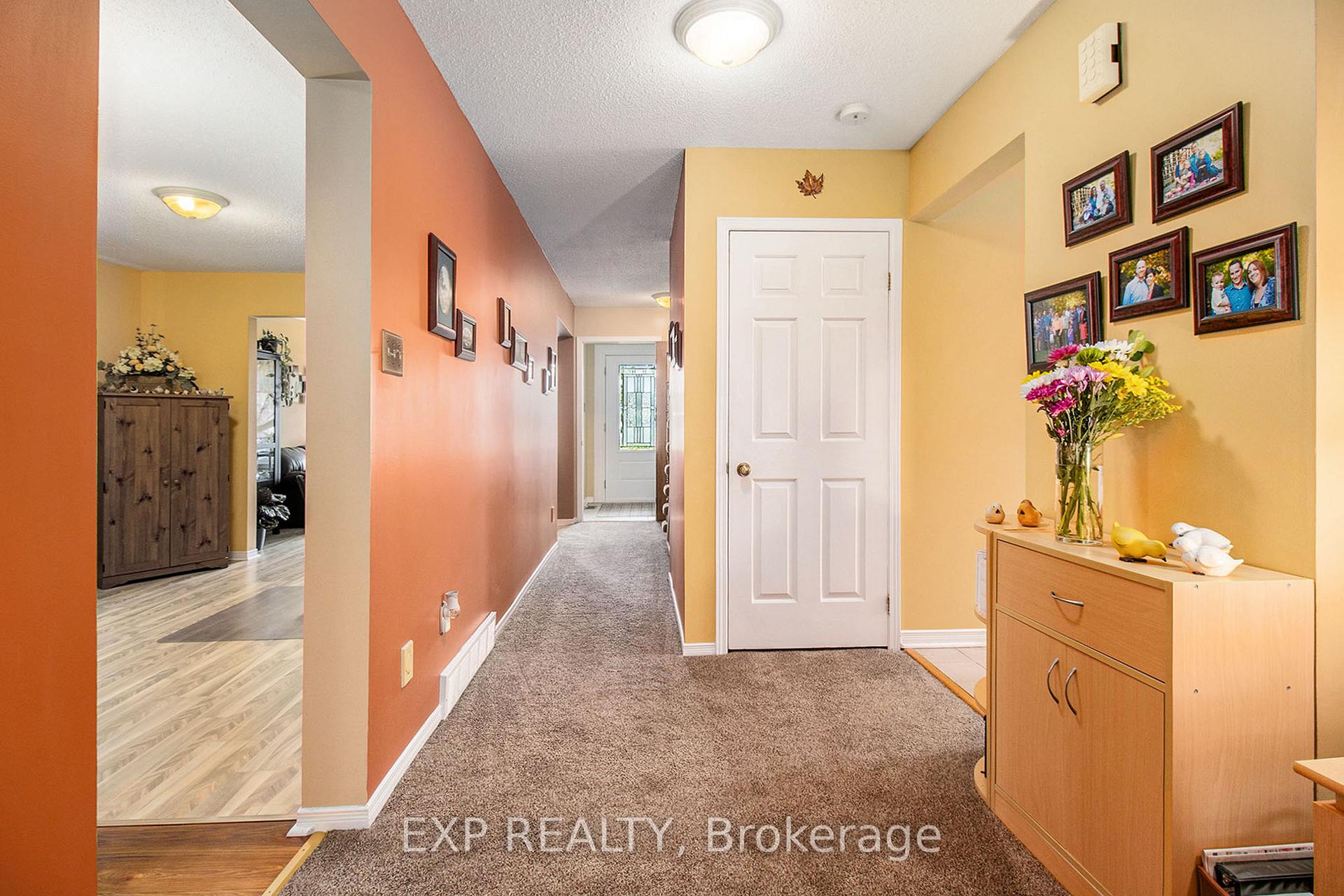 Photo 4 of 639 Wilkie Drive, Ottawa, Fallingbrook/Pineridge — HOMEH