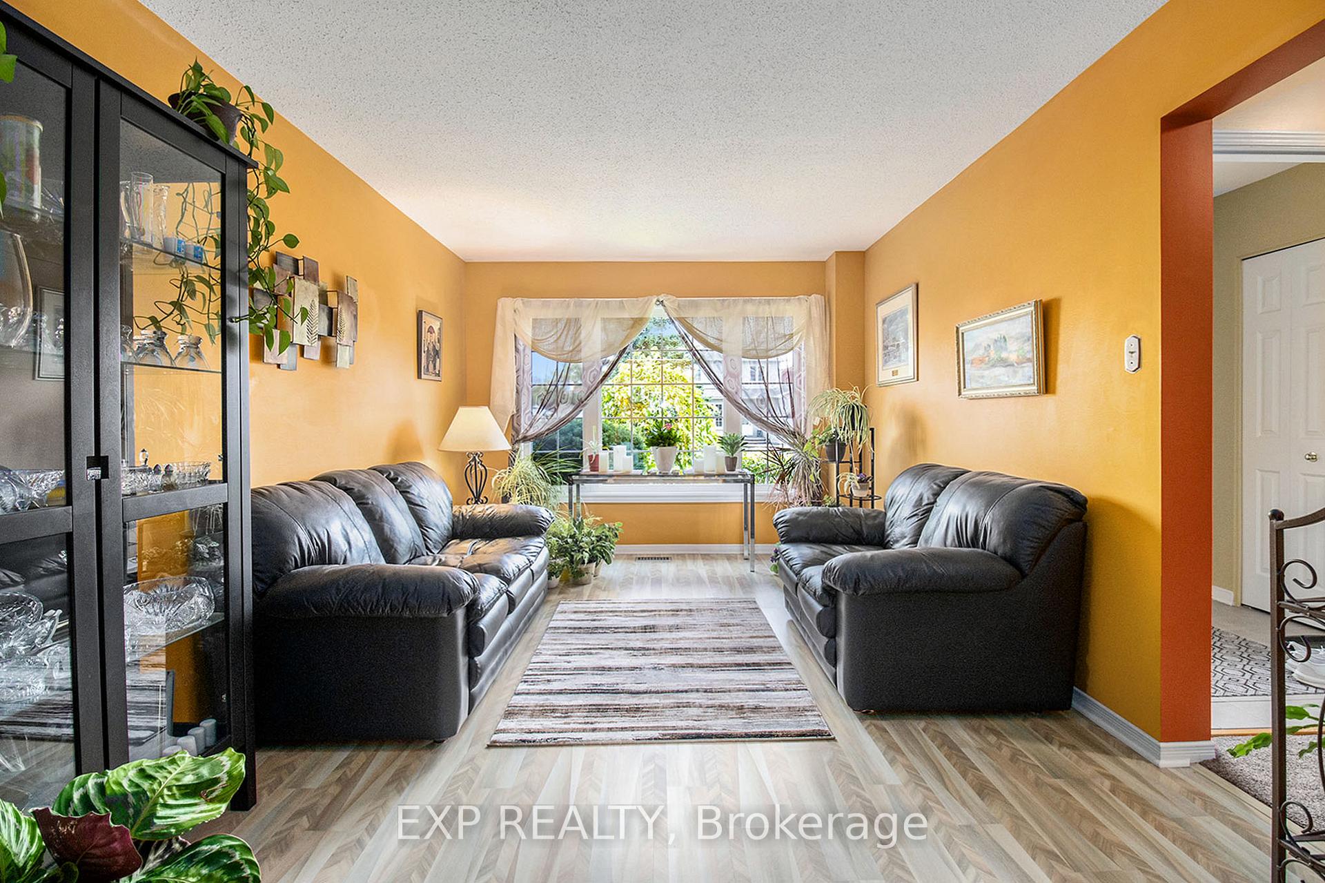 Photo 5 of 639 Wilkie Drive, Ottawa, Fallingbrook/Pineridge — HOMEH
