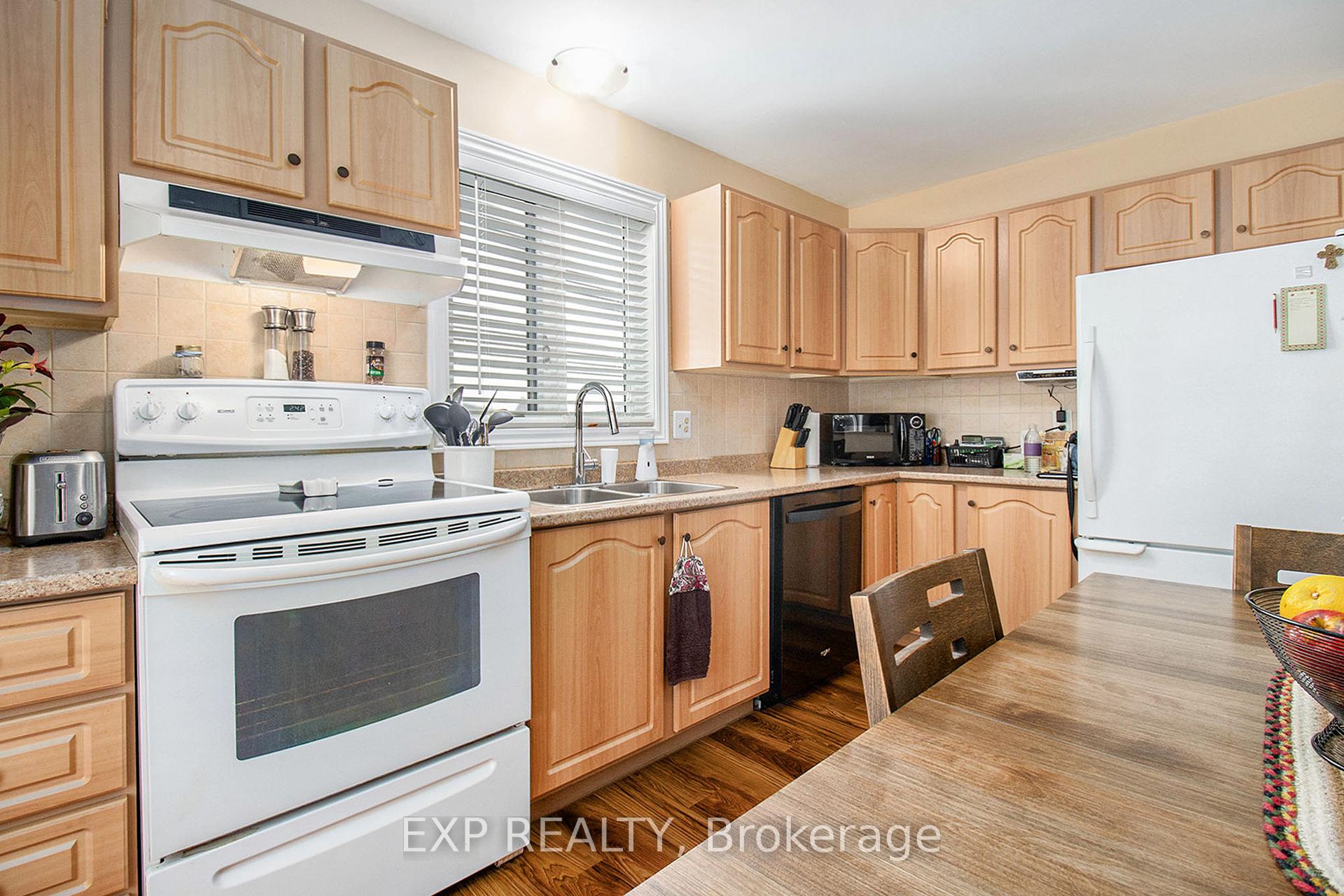 Photo 10 of 639 Wilkie Drive, Ottawa, Fallingbrook/Pineridge — HOMEH