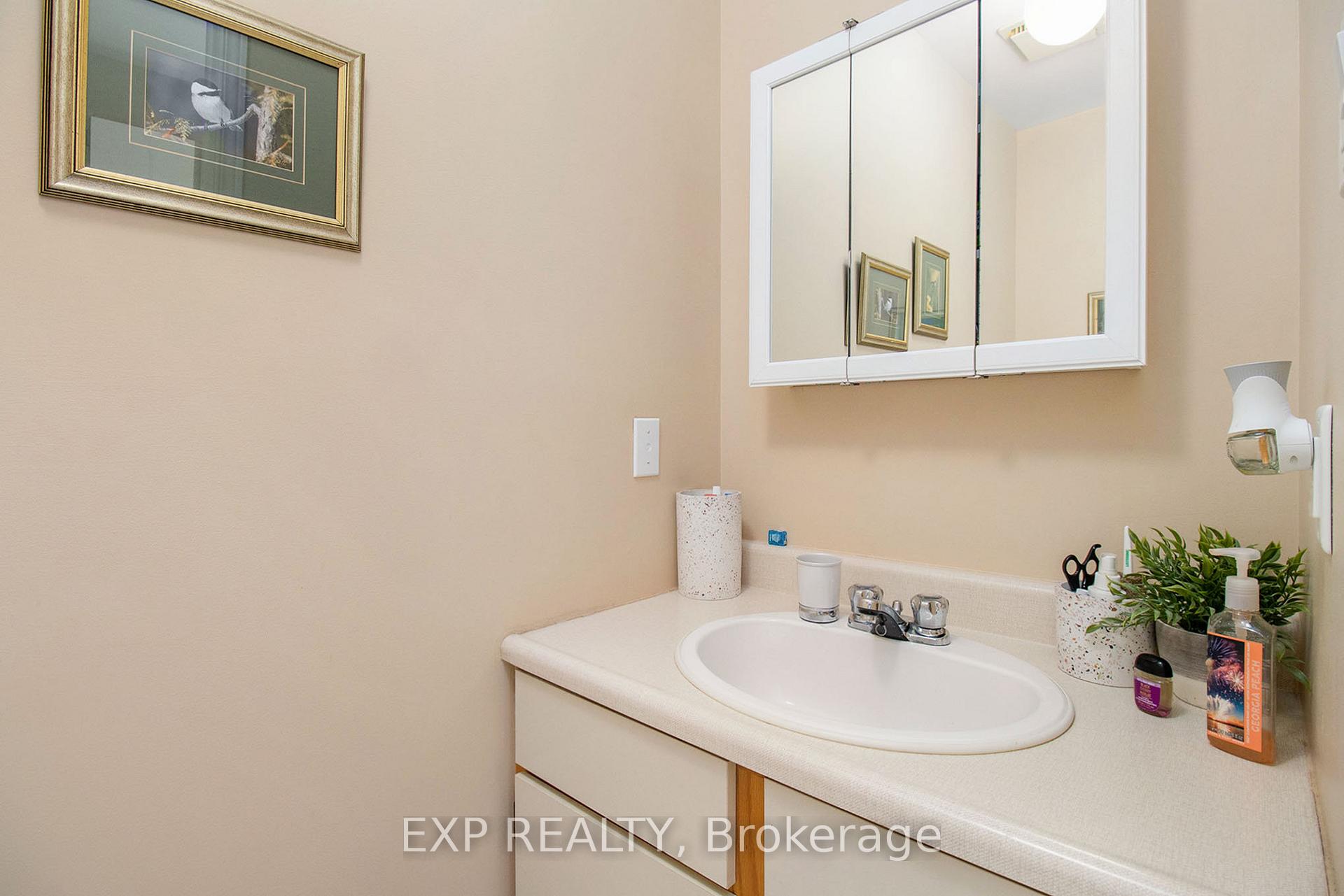 Photo 17 of 639 Wilkie Drive, Ottawa, Fallingbrook/Pineridge — HOMEH